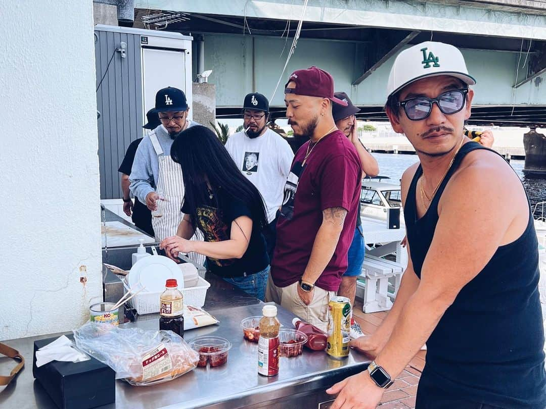 DJ PMXさんのインスタグラム写真 - (DJ PMXInstagram)「. 毎年恒例BBQ第一弾  コロナも5類になり、UY Flagオーナーの許可も出たので開催場所をロケーション最高のここに戻しての少数での開催  7月に大BBQやります！  #bbq #yuflag #瑞穂埠頭 #横浜港 #locohama」5月22日 19時38分 - djpmx_locohama