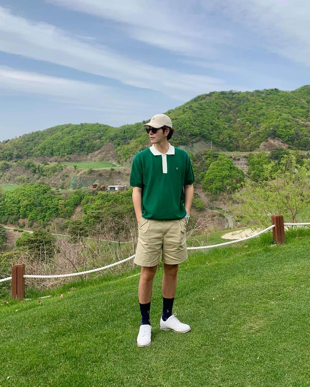ホン・ジョンヒョンのインスタグラム：「비온뒤맑음☀️」