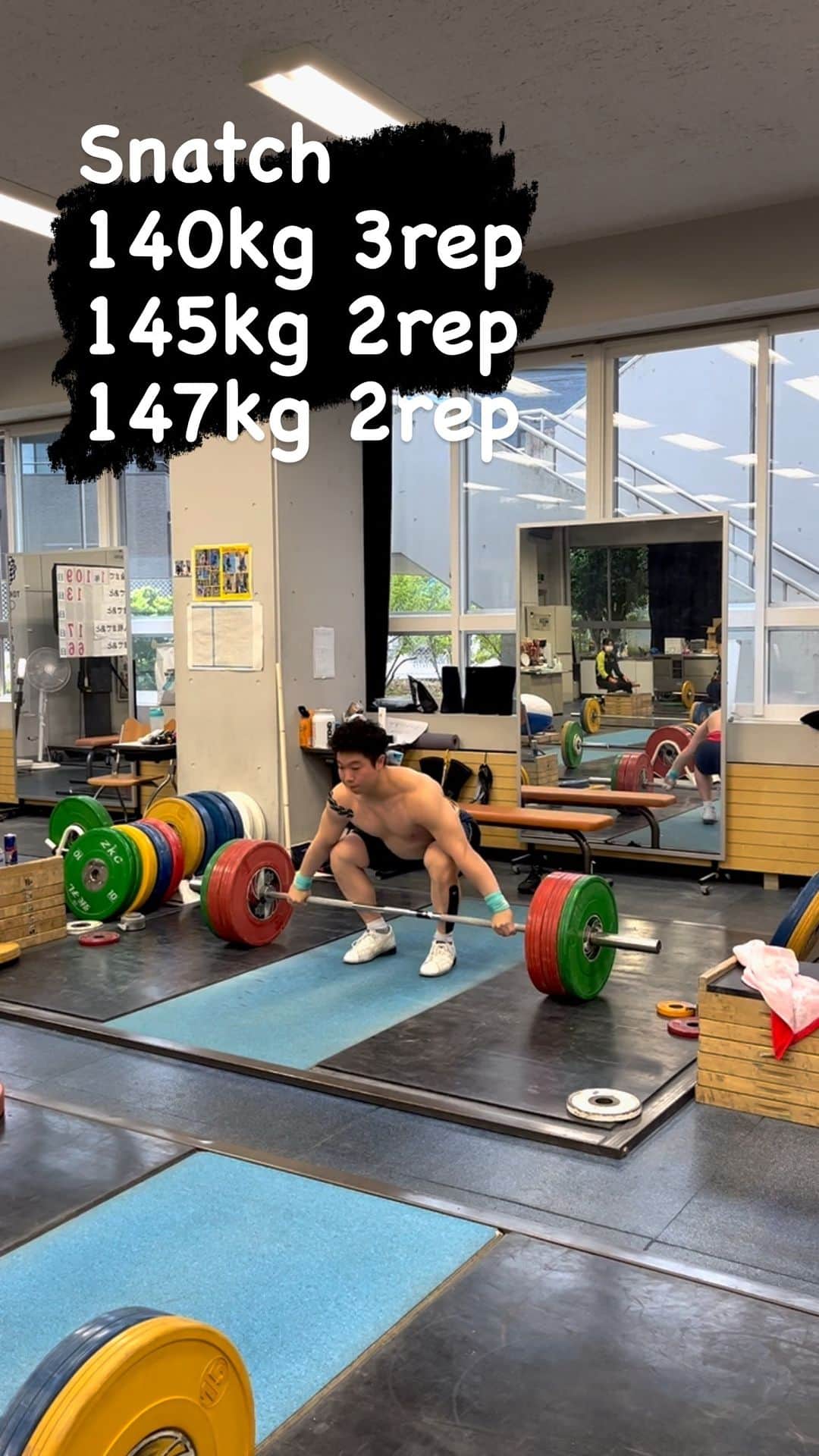 宮本昌典のインスタグラム：「2023/04/25  Snatch 140kg 3rep 145kg 2rep 147kg 2rep」