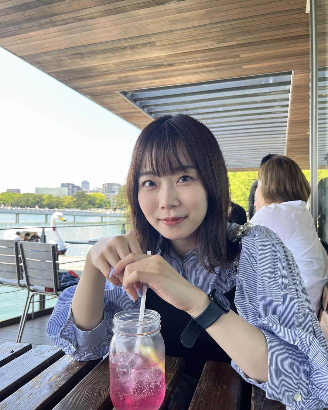 渡辺まおさんのインスタグラム写真 - (渡辺まおInstagram)「福岡旅行感ない写真ですいません。梅ヶ枝餅はもっと食べれば良かったと後悔…🥺  ちなみにオススメのお土産は空港に売ってる纏いひよこです🐣」5月22日 19時44分 - ai_jinno_