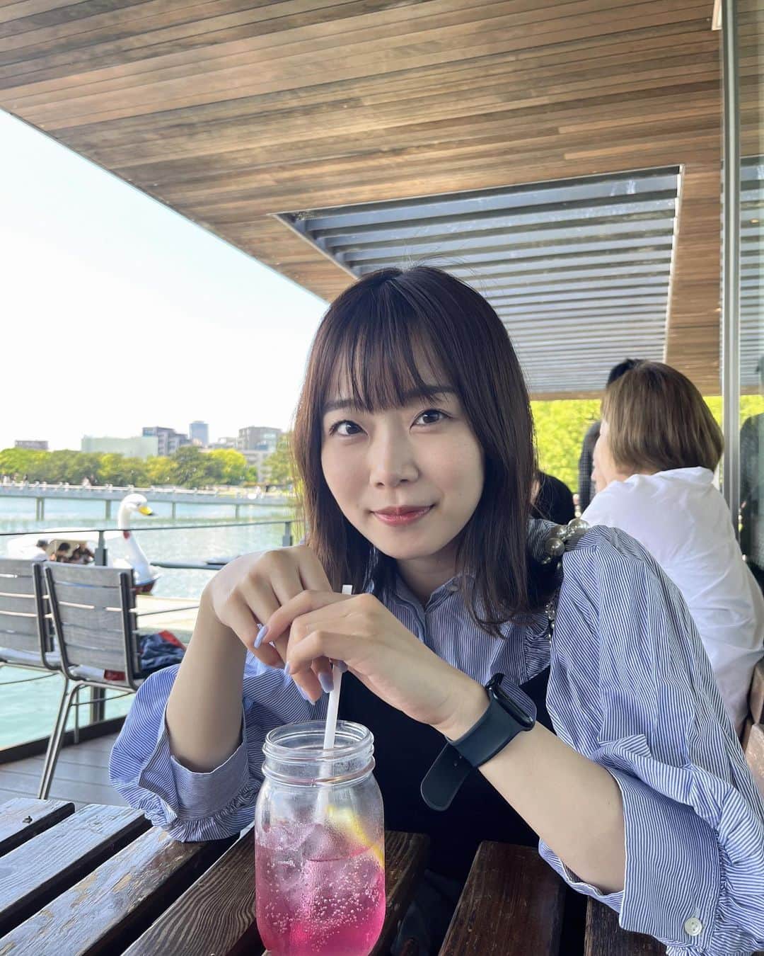 渡辺まおのインスタグラム：「福岡旅行感ない写真ですいません。梅ヶ枝餅はもっと食べれば良かったと後悔…🥺  ちなみにオススメのお土産は空港に売ってる纏いひよこです🐣」