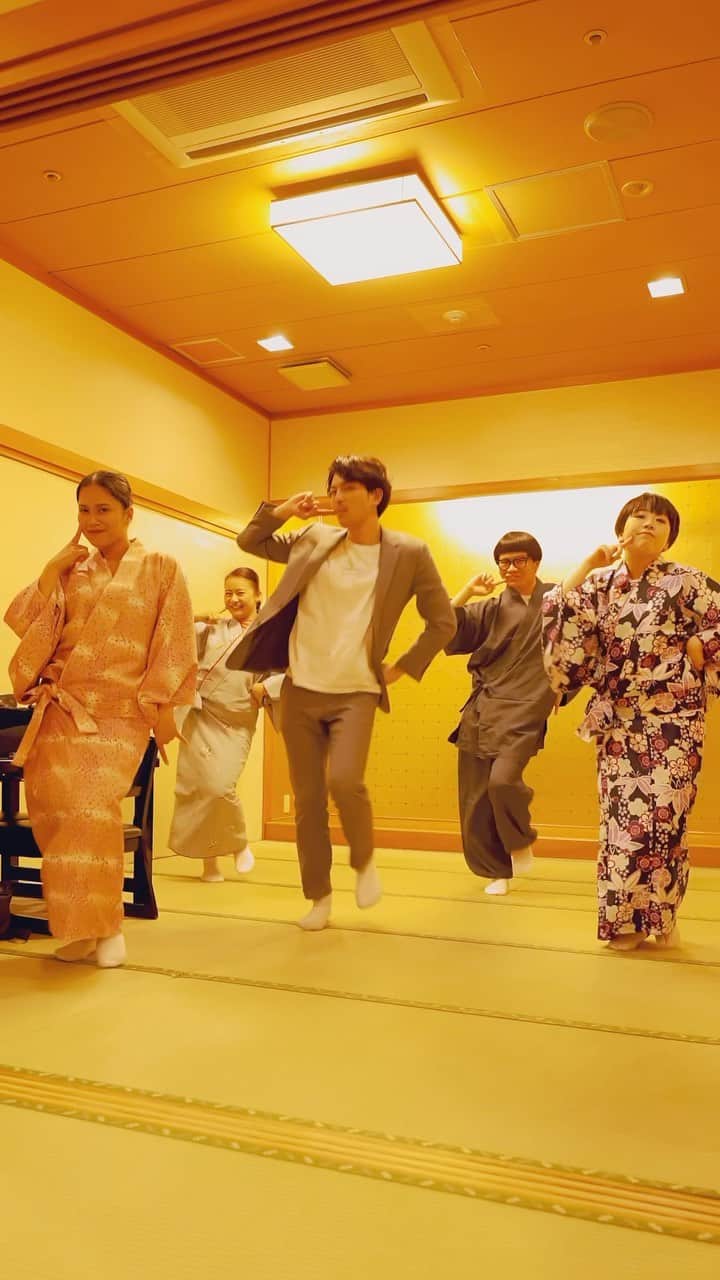 のインスタグラム：「【Radha Kaise Na Jale 】from Japan🇯🇵🇮🇳✨ Thank you for watchig😊 If you like it,please follow and share✨ Love from Japan! Dance : @kaketaku85 @yukachin3333 @_numazo_  @rinaaa_1124 @ri.na.393  inspire : @the__movers ・ 🤴 @aamirkhanproductions  #reelsinstagram #explorepage #dancereels #radhakaisenajale」