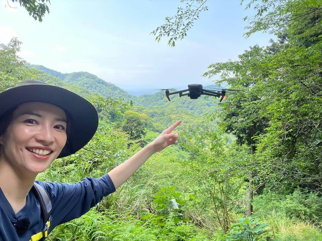 早霧せいなのインスタグラム：「. 「そこ山」でも大活躍のドローン君🥷  ツーショットに成功✌️ 彼も大切な登山仲間！  #そこに山があるから #そこ山 #bs朝日」