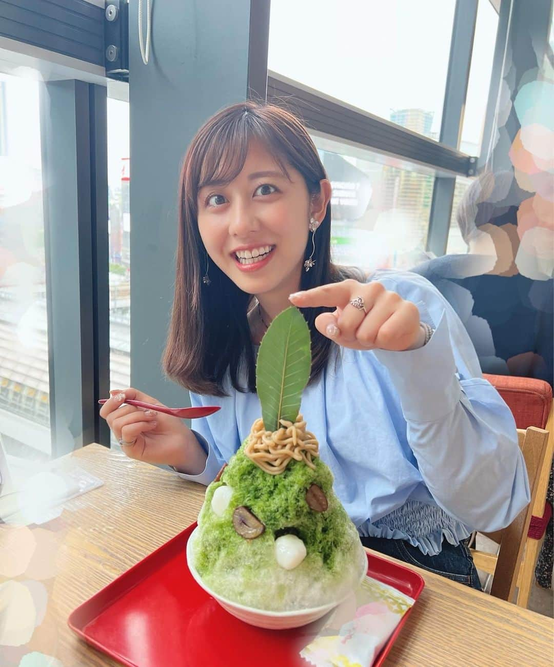 斎藤ちはるさんのインスタグラム写真 - (斎藤ちはるInstagram)「今日は暑くてかき氷日和だったなぁ🍧 . ただ、この日は少し肌寒くて…震えながらも美味しくいただきました🥹🥹 . . #1枚目 #謎ポーズ #ほっぺ…？ #視力検査…？ #ポーズ #間違えました #3枚目 #葉っぱ の #大きさ に #びっくり しすぎ #目 . . #斎藤ちはる#テレビ朝日アナウンサー#テレビ朝日#テレ朝#アナウンサー#かき氷#かき氷部#かきごおりすと#かきごおり#かきごおり部#かき氷巡り#趣味#かき氷🍧#抹茶#抹茶かき氷#モンブラン#栗#くり#🍧」5月22日 19時54分 - chiharu_saito_ex