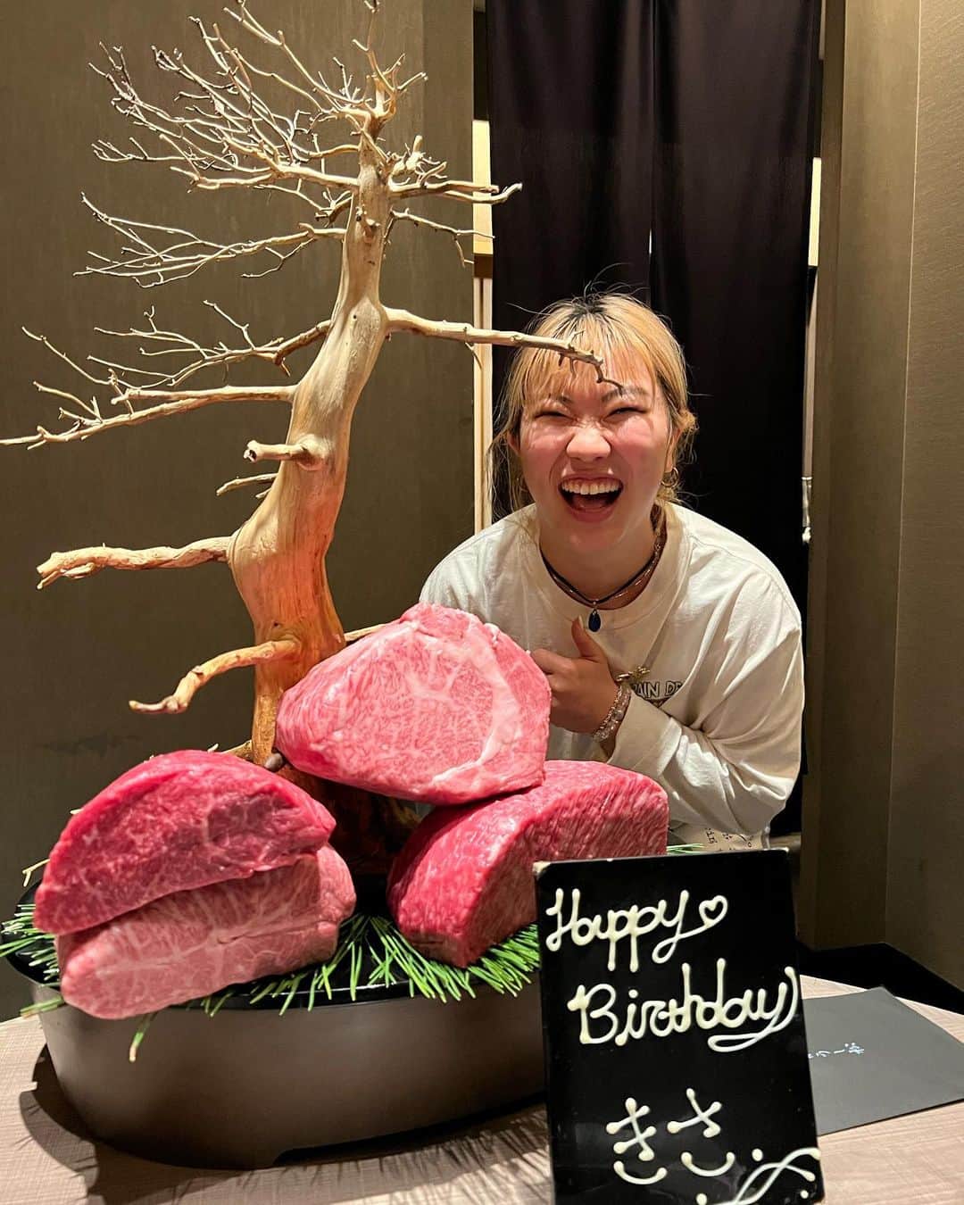 中村貴咲のインスタグラム：「I just turned 23 years old today in Argentina🇦🇷 もう歳をとりたく無い年齢に感じます！！！！ 今年は新しい事に頑張ってチャレンジします！ みんないつもありがとう☺︎☺︎  #去年大大好きな人たちにお祝いしてもらった写真 #キンプリと同じ日か」