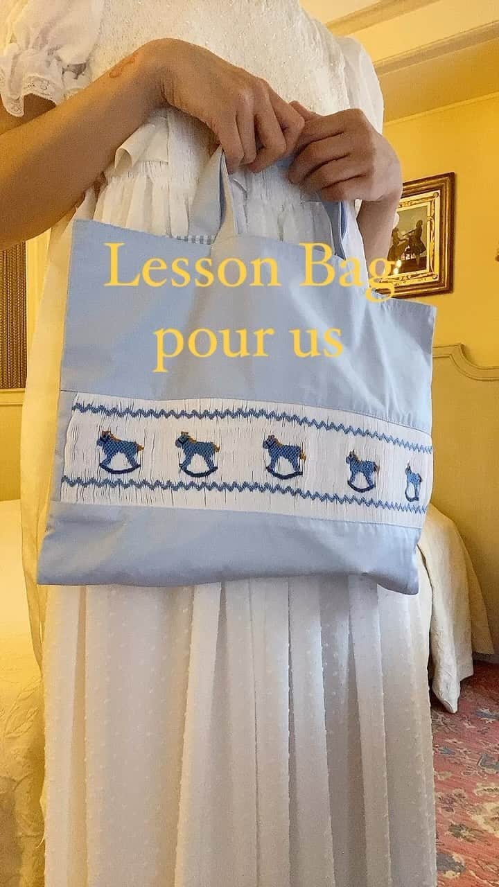 小藪奈央のインスタグラム：「28th May drop lesson bag 🪡 楽譜をいれたり、ピアニカをいれたり、私立の小学生や幼稚園の子供が持つレッスンバッグを大人でも持てるデザインにしました。 ウサギはオリジナルでハンドメイドして頂いてます。 Laptop bagとしても。 5/28のpop upで先行発売致します。」