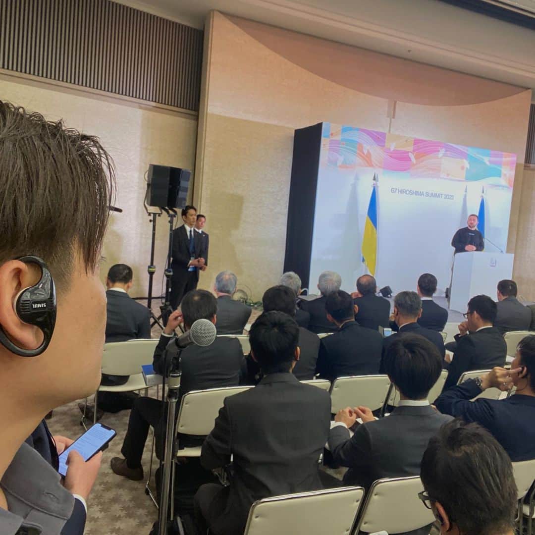 大吉洋平のインスタグラム：「#g7広島サミット の取材を全て終え帰阪。世界中からやって来たメディア関係者たちと共に過ごせ刺激をたくさんもらいました。ゼレンスキー大統領への質問、貴重な経験になりました。  #presidentzelenskyy #g7summit #g7hiroshima #g7hiroshimasummit2023 #ukraine #g7広島サミット #ゼレンスキー大統領 #ウクライナ」