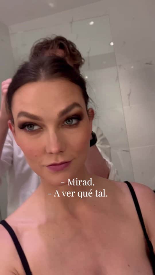 Vogue Españaのインスタグラム：「De un masaje facial a unos parches para los ojos: todo lo que hizo @karliekloss para prepararse antes de la alfombra roja de #Cannes2023」