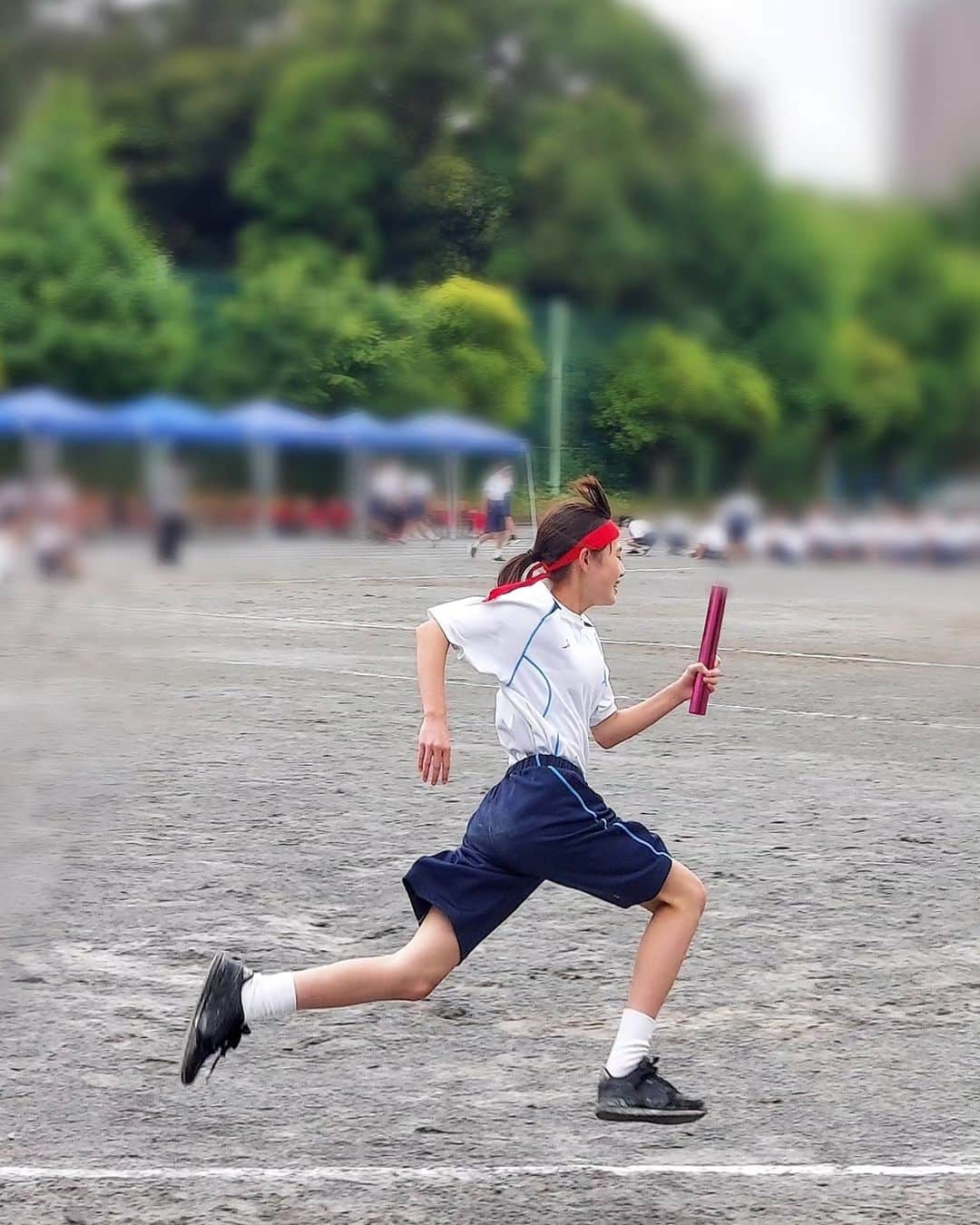 佐藤純さんのインスタグラム写真 - (佐藤純Instagram)「土曜日は運動会でした😊  保育園の頃、徒競走はいつもビリだった娘。  小学生になると、急成長し、毎年リレーの選手🏃  そして、中学生になり、初めての運動会。  選択種目で、二人三脚を選んだらしいのですが…800メートル走になってしまったお友達に『お願い🙏交代して』と頼まれて、800メートル走にでることに。(えらい👏)  800メートル1年生～3年生の女子全体の中で、2位‼️ (後ろのほうだったのにラスト1周のおいあげがすごかった🏃これには感動で泣けた😢💕)  1年生では1位‼️  徒競走、1位‼️  選抜リレー、1位‼️  1年生全員リレー、1位‼️  すごすぎる👏  先生にも、大活躍でした✨とお褒めの言葉もいただき、本人も大満足😄  今の学校もクラスも先生も最高に楽しい😆と言っている娘。  中学校生活を楽しめているようで何より❤  運動会、お疲れさま～✨  かっこよかったよ😘  #運動会 #中学生 #中1 #中1女子 #ママ #ママモデル #モデル #mama #mamamodel #model」5月22日 20時17分 - junsatoidea