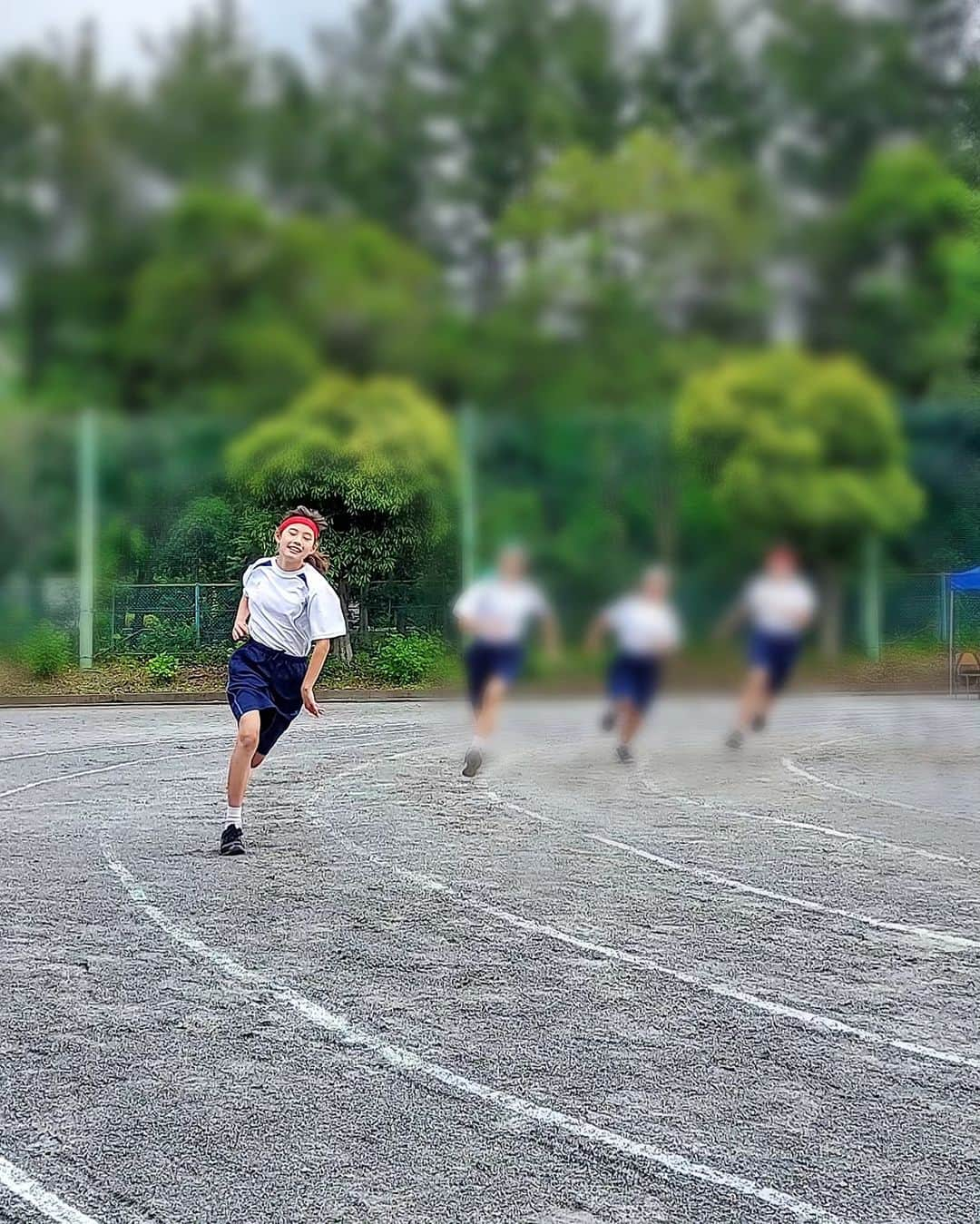 佐藤純さんのインスタグラム写真 - (佐藤純Instagram)「土曜日は運動会でした😊  保育園の頃、徒競走はいつもビリだった娘。  小学生になると、急成長し、毎年リレーの選手🏃  そして、中学生になり、初めての運動会。  選択種目で、二人三脚を選んだらしいのですが…800メートル走になってしまったお友達に『お願い🙏交代して』と頼まれて、800メートル走にでることに。(えらい👏)  800メートル1年生～3年生の女子全体の中で、2位‼️ (後ろのほうだったのにラスト1周のおいあげがすごかった🏃これには感動で泣けた😢💕)  1年生では1位‼️  徒競走、1位‼️  選抜リレー、1位‼️  1年生全員リレー、1位‼️  すごすぎる👏  先生にも、大活躍でした✨とお褒めの言葉もいただき、本人も大満足😄  今の学校もクラスも先生も最高に楽しい😆と言っている娘。  中学校生活を楽しめているようで何より❤  運動会、お疲れさま～✨  かっこよかったよ😘  #運動会 #中学生 #中1 #中1女子 #ママ #ママモデル #モデル #mama #mamamodel #model」5月22日 20時17分 - junsatoidea