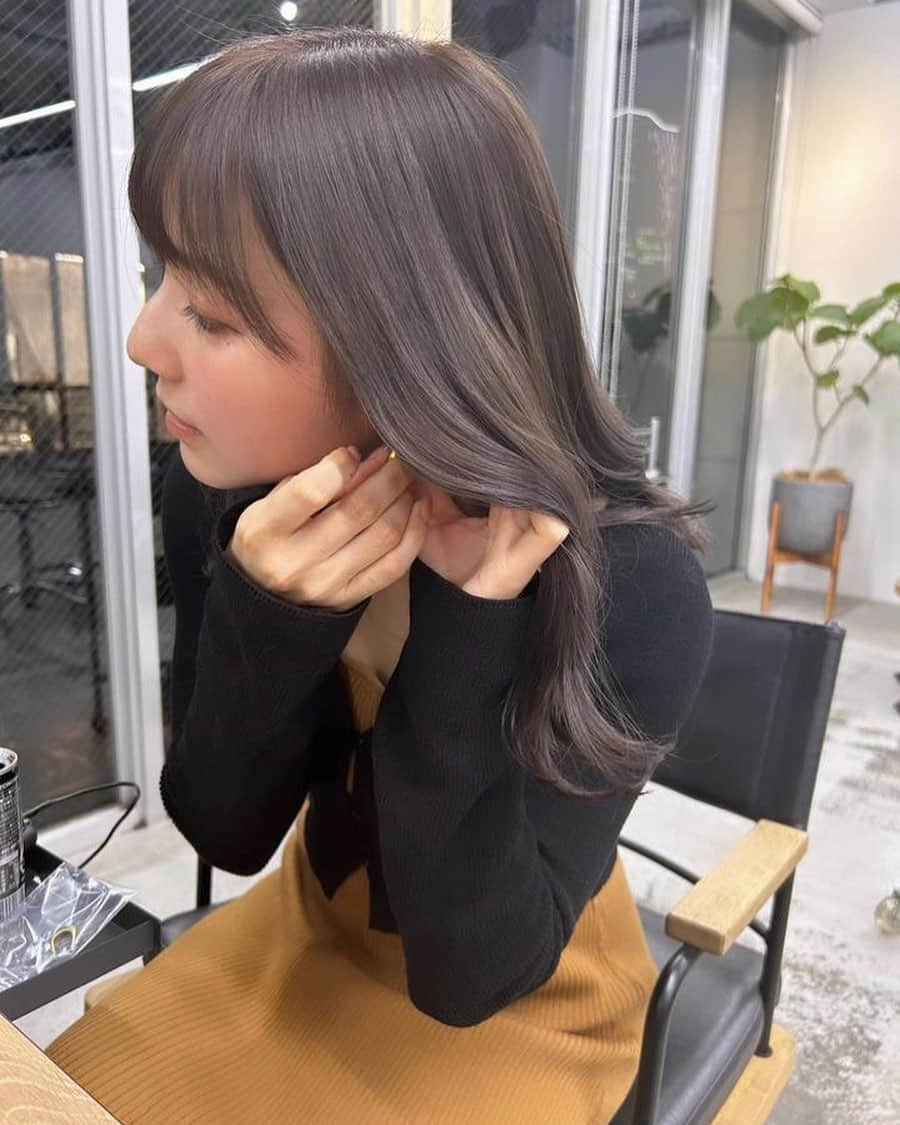 みにまむさんのインスタグラム写真 - (みにまむInstagram)「new hair♡ 色落ち早いからかなり濃いめに入れてもらって透け感ある黒髪になりました😌」5月22日 20時14分 - _mini_mum_gram_