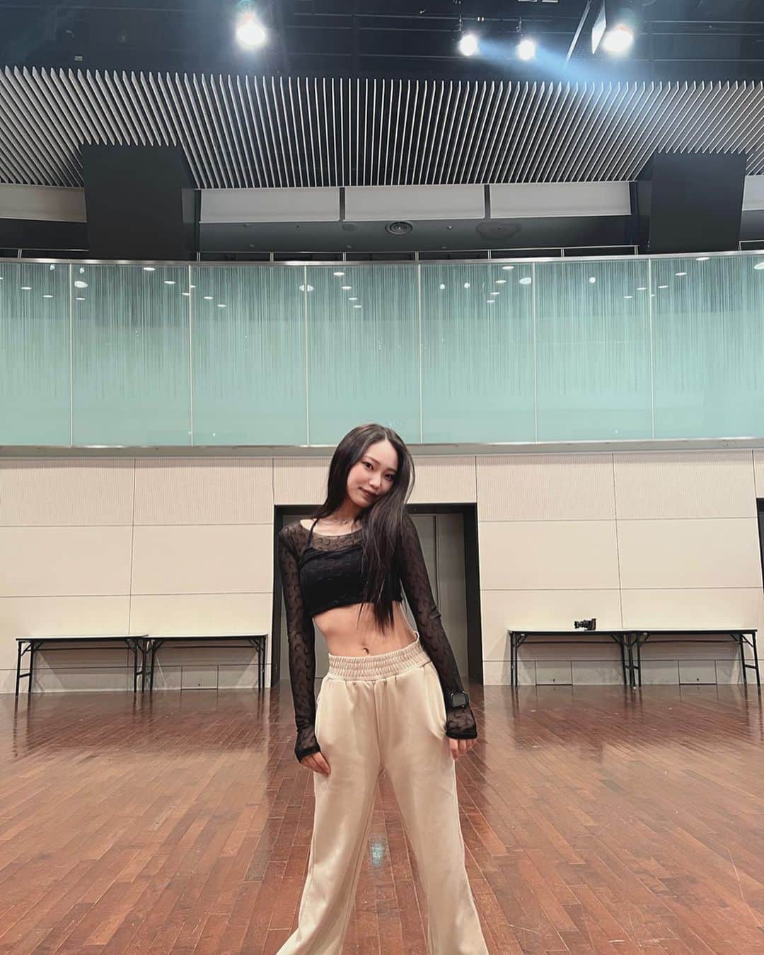 川西莉子のインスタグラム：「🖤🤍」