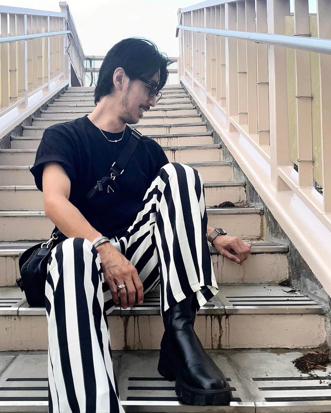 阿部大輔のインスタグラム：「ヘアカットしてウルフっぽさを出してみたよ🐺 髪型変えるの楽しいよね🤙🏽 ㅤㅤㅤㅤㅤㅤㅤㅤㅤㅤㅤㅤㅤ デニムも好きだけど柄物も好きで、暖かくなるとストライプとかチェックとか履きたくなる😉」