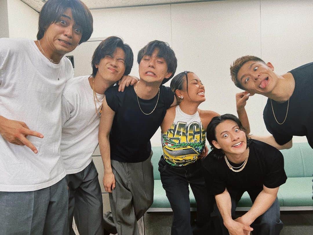 RIEHATAさんのインスタグラム写真 - (RIEHATAInstagram)「One of the best boys i've ever met✊  I'm so honored and grateful to work with them.  We all love you!!!!! #KingandPrince」5月22日 20時22分 - riehata