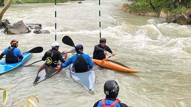 矢澤一輝のインスタグラム：「. 北海道、やっぱ寒かったど〜！ あ〜カヌー楽しかった^ ^ #写真 #カヌー #スラローム #カヤック #スポーツ #ウィンタースポーツ #北海道 #札幌 #冬 #すすきの #アウトドア #川遊び #ワークアウト #試合 #水遊び #自分磨き #体幹トレーニング #トレーニング #カヌーのお兄さん #ハイエースのお兄さん #サップ #sup #青森 #弘前 #外遊び #そとあそび #田舎暮らし #移住 #講師 #インストラクター」