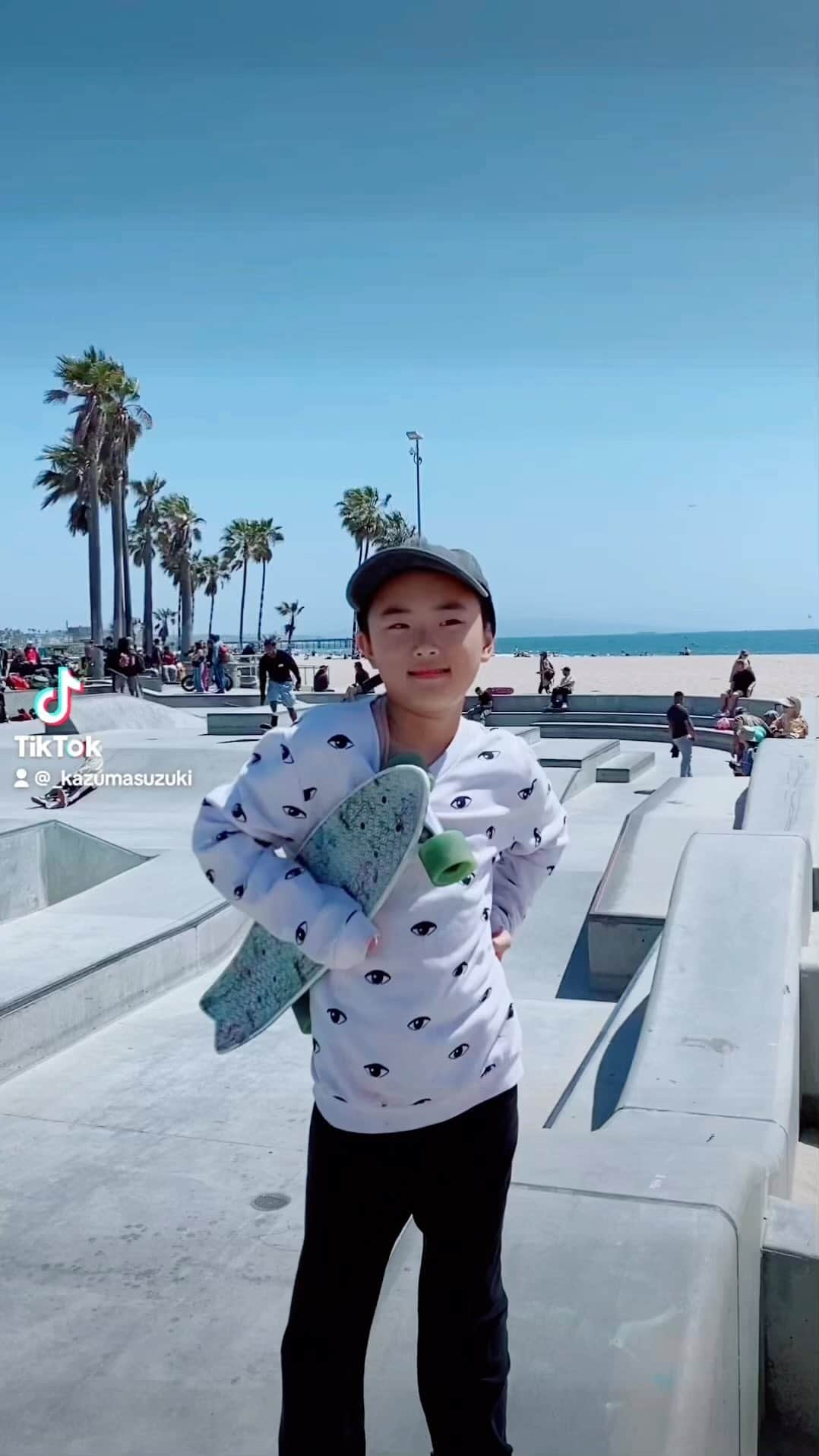 鈴木一真のインスタグラム：「The California🌞  #VeniceBeach #AfterSchool  #ハンバーガー部」