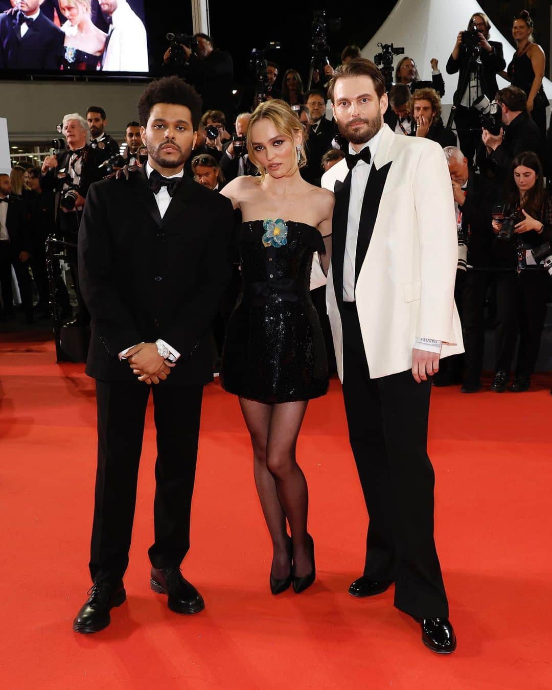 Vogue Parisさんのインスタグラム写真 - (Vogue ParisInstagram)「A star-studded cast: @LilyRose_Depp walked the red carpet of "The Idol" wearing @Chanelofficial alongside co-star Abel “@TheWeeknd” Tesfaye and director #SamLevinson at the @festivaldecannes for the premiere of the series.  #festivaldecannes #lilyrosedepp #theweeknd #cannes2023」5月23日 6時04分 - voguefrance