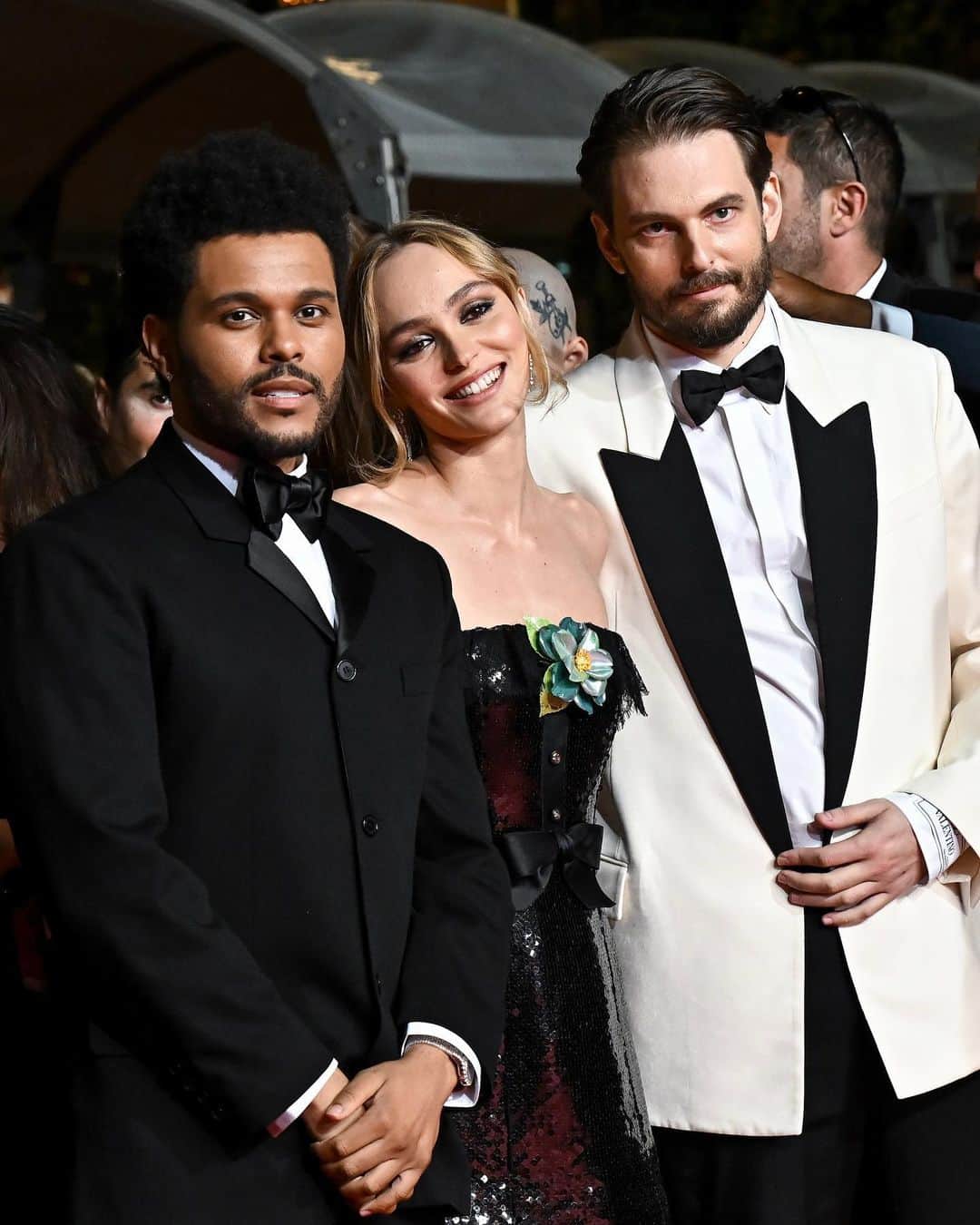 Vogue Parisさんのインスタグラム写真 - (Vogue ParisInstagram)「A star-studded cast: @LilyRose_Depp walked the red carpet of "The Idol" wearing @Chanelofficial alongside co-star Abel “@TheWeeknd” Tesfaye and director #SamLevinson at the @festivaldecannes for the premiere of the series.  #festivaldecannes #lilyrosedepp #theweeknd #cannes2023」5月23日 6時04分 - voguefrance