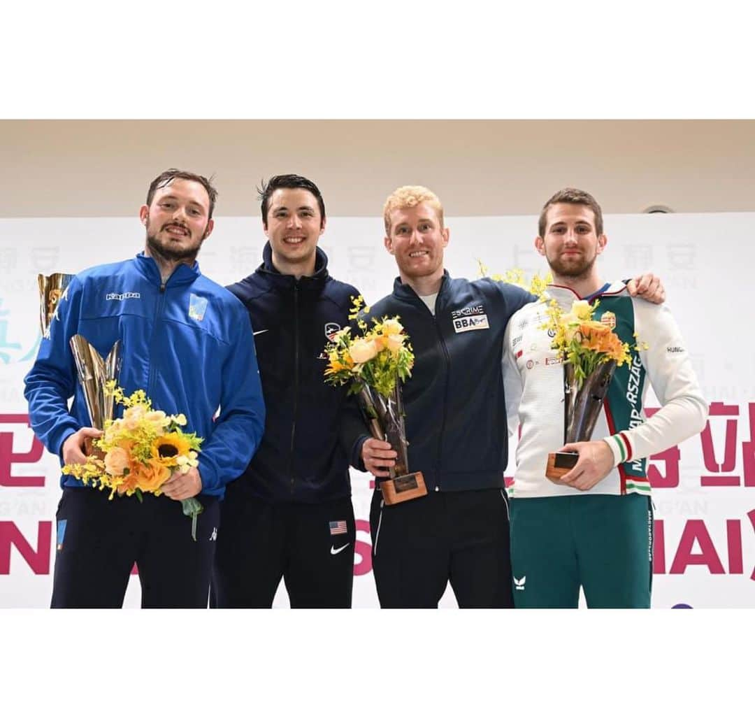 アレクサンダー・マシアラスさんのインスタグラム写真 - (アレクサンダー・マシアラスInstagram)「🏆 GOLD 🏆 at the Shanghai Grand Prix! So proud to be back on top of the podium for the third time this season.  Shanghai will always be a special place for me to compete in. Not only is it the location of some of my first international fencing experience (fencing camps when I was 10), but it is my grandmother’s hometown, the city where my grandparents met. Although Ahma and Ahgong never got the opportunity to watch me fence live, I like to think of them every time I compete here.  Thank you to all the fans who came to support all day, hearing the crowd cheer my Chinese name during the finals is an experience I’ll never forget!  上海大獎賽冠軍！這是我這年第三次得到金牌.  我每一次在上海比賽覺得很有意義.上海不但是我小時候最早的國外擊劍經驗，也是我外婆的家鄉，我外婆外公見面的地方.他們從來沒有機會看我打劍，但是我每次回來打比賽就想著他們.  謝謝上海大獎賽的觀眾和我的粉絲，聽到你們大聲喊 ”陳海翔，加油” 是一個我不會忘記的經驗！  #bizziteam #fencing #escrime #esgrima #escrima #scherma #펜싱 #fechten #フェンシング #击剑 #teamUSA #фехтование #leonpaul」5月23日 6時29分 - amassialas