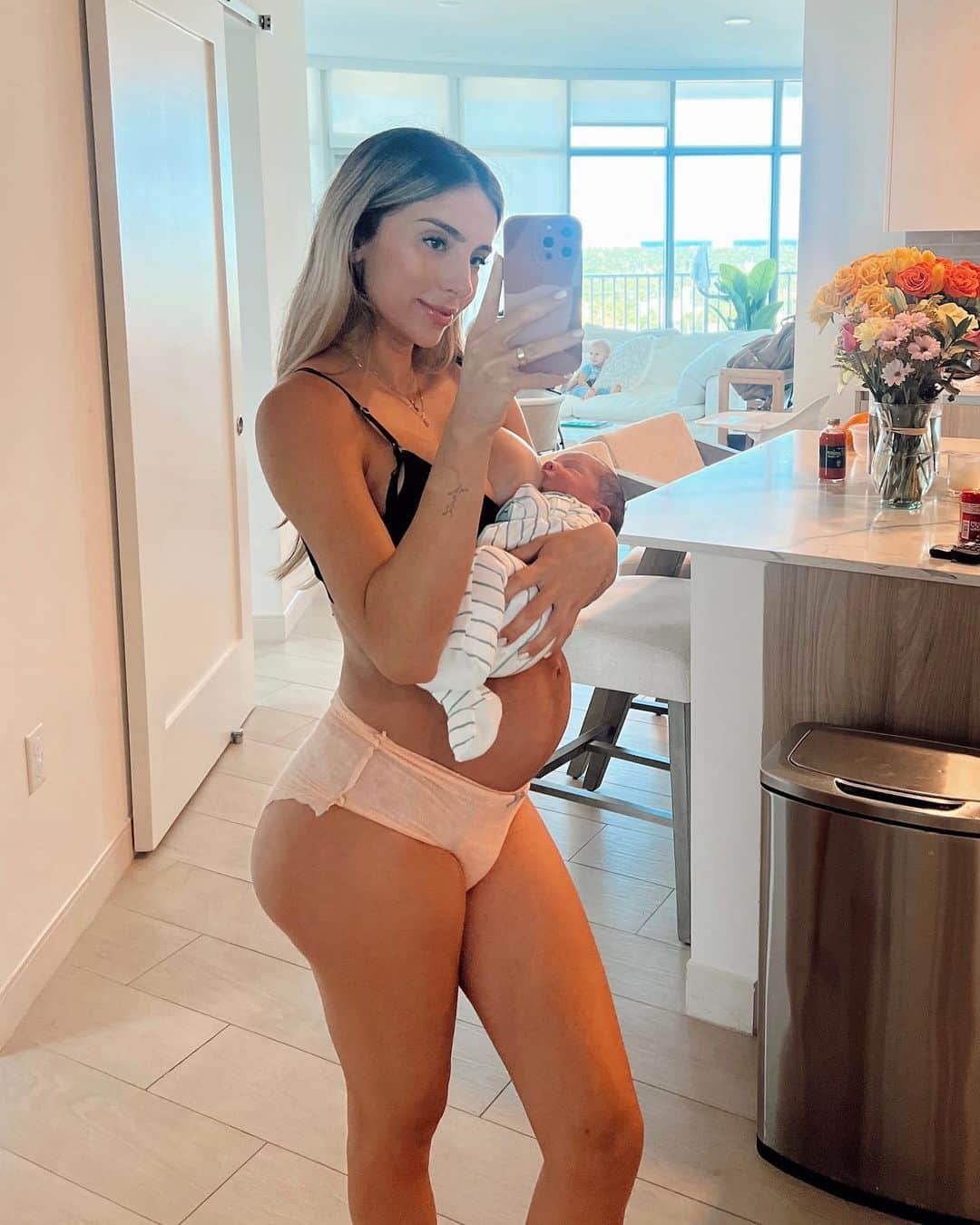 Bruna Rangel Limaのインスタグラム：「The diaper stage 🙈  Soaking it all in because time really does fly 😮‍💨 Day 3 of being home & recovery is going so well and I realized some of the things I feared the most weren’t so bad after all! What a difference it’s been recovering this time around. Still really in awe with my birth experience & can’t wait to talk to you guys more about it🤍」