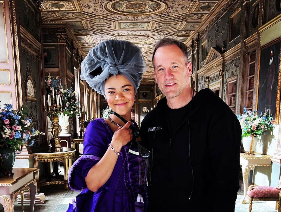 のインスタグラム：「#QueenCharlotte BTS addl peeps. @bridgertonnetflix @netflix #directorsPOV #badasscrew」