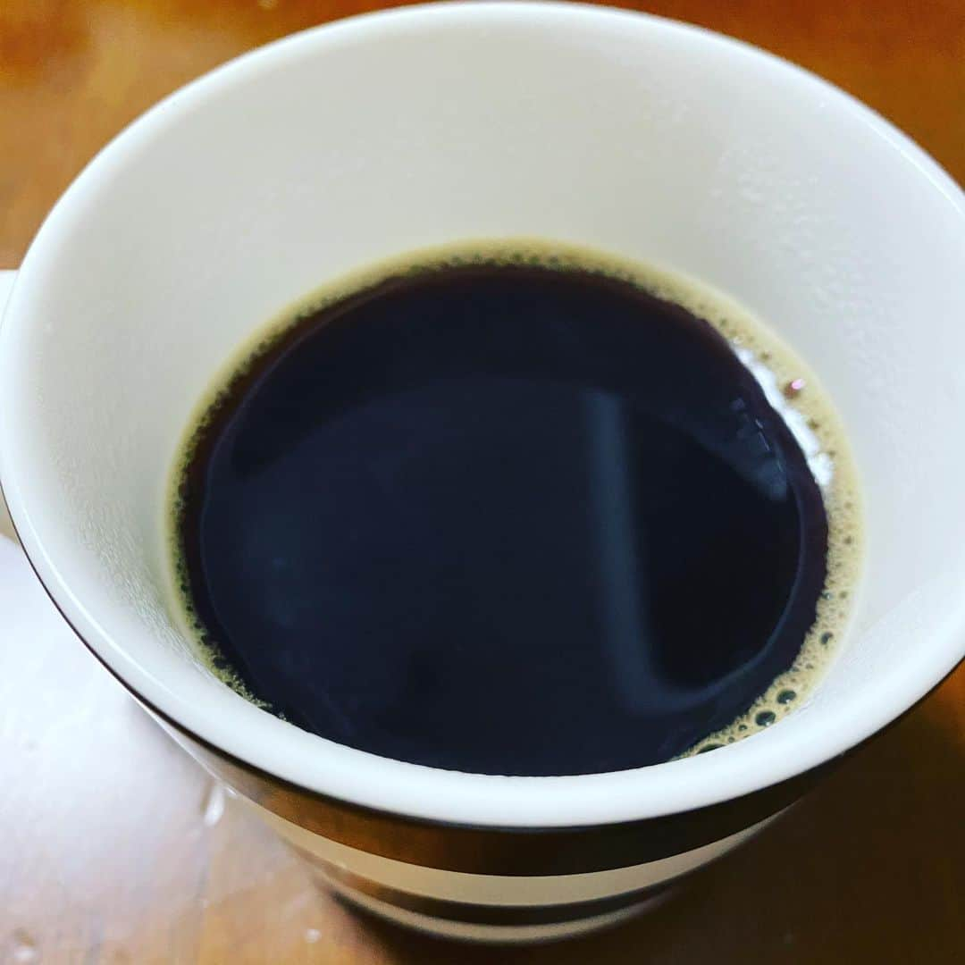 カバさんのインスタグラム写真 - (カバInstagram)「コーヒーチャレンジ☕️  おはようございます！ 本日もコーヒーから！ (69日目)  いよいよ来週は、佐藤太一郎・小西武蔵リーダーによる祇園花月です！ 30日(火)〜５日(月)までの一週間、毎日①11:30〜、②14:30〜と2回公演です！ ここでしか見れない新喜劇、笑いや感動がありますので、是非笑いに来てください😊 宜しくお願いしまーす！  皆さん、今日も良い一日を！  #吉本新喜劇 #祇園花月 #佐藤太一郎 #小西武蔵 #カバ #コーヒーチャレンジ #苦手なコーヒーをお茶の感覚で飲めるようになるまでの道のり #コーヒー #カフェ #カフェ巡り #喫茶店巡り #coffee #coffeechallenge #Cafe #MOUNT HAGEN #ARABICA CAFE #instant #カバッチグー #どーゆーそれー #次はどこでコーヒー嗜も？ #皆さん、今日も良い一日を！」5月23日 6時54分 - kabaking0129