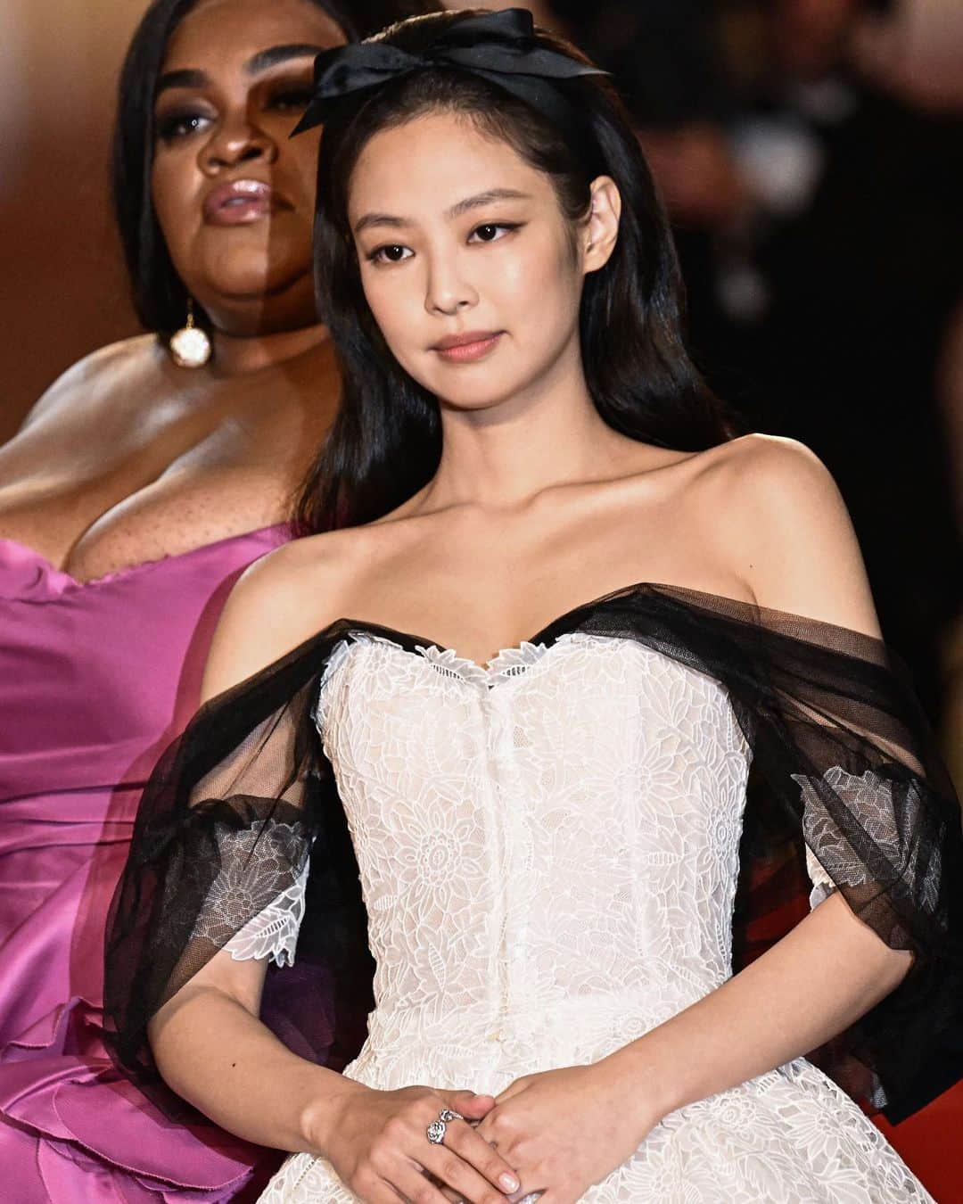ELLE Magazineさんのインスタグラム写真 - (ELLE MagazineInstagram)「#Jennie made her #CannesFilmFestival debut for #TheIdol’s premiere, dressed like modern K-pop royalty. The #Blackpink singer and actress chose to wear a stunning @chanelofficial spring/summer 2020 couture dress on the red carpet. Link in bio for more on the look…and why there are rumors that #BTS’ #V may be in Cannes with her.」5月23日 7時06分 - elleusa