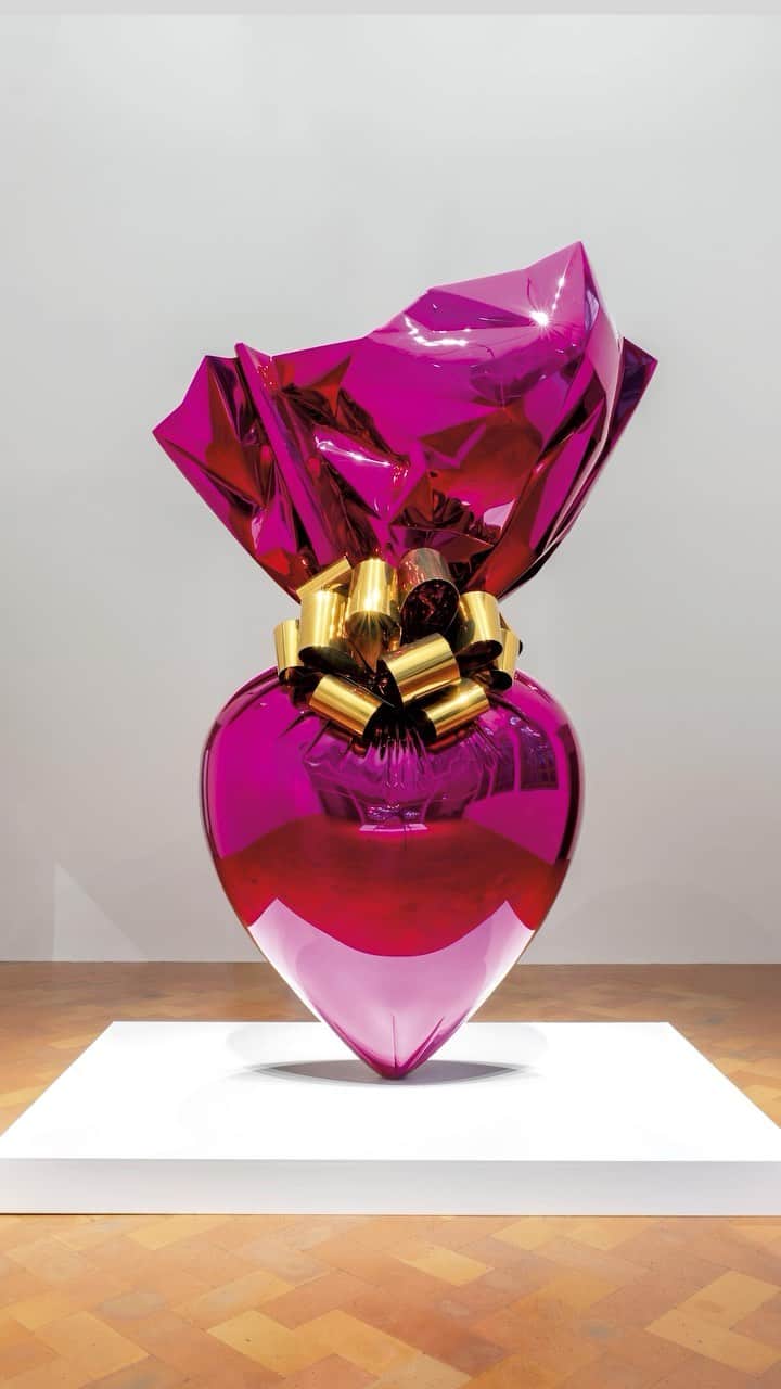 クリスティーズのインスタグラム：「This season, Christie’s Hong Kong is proud to present Jeff Koons’s seminal sculpture ‘Sacred Heart (Magenta/Gold)’ from the artist’s celebrated ‘Celebration’ series in our 20th/21st Century Art Evening Sale.⠀  ⠀ ‘Sacred Heart (Magenta/Gold)’ is the ultimate example of contemporary sculpture. Bringing together familiar iconography with extraordinary workmanship, the artist presents a work of both conceptual depth and dazzling beauty.⠀  ⠀ With a luxurious combination of rich hues, ‘Sacred Heart (Magenta/Gold)’, is reminiscent of a magenta sapphire, among the rarest colours of the gemstone. It is simultaneously reverential and opulent, and it epitomises Koons’s appreciation of Asian art and culture.⠀  ⠀ View this exceptional work of art at the Hong Kong Convention & Exhibition Centre from May 25.⠀  ⠀ Jeff Koons (B. 1955). ‘Sacred Heart (Magenta/Gold)’. Estimate: HK$50,000,000 – $70,000,000.⠀  ⠀ 📍Preview:⠀ May 25 – 27, 10:30AM – 6:30PM HKT⠀ Hong Kong Convention & Exhibition Centre⠀  ⠀ 🗓 Live Auction:⠀ May 28⠀ 20th/21st Century Art Evening Sale⠀  ⠀ #christies #hongkong #christieshk2023 #jeffkoons #koons⠀」