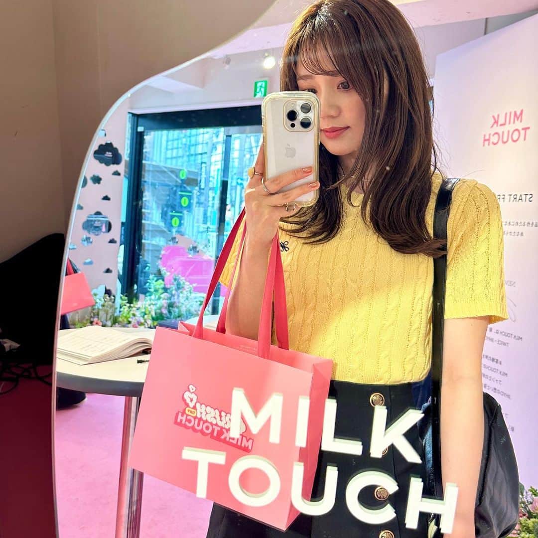 tomoのインスタグラム：「⁡ MILK TOUCHさんの レセプション呼んでくださって お邪魔してきました🤍 ⁡ ⁡ 素敵空間だった、、、🫶🏻 ⁡ ⁡ @milktouch_japan  ⁡ ⁡ #milktouch #ミルクタッチ」