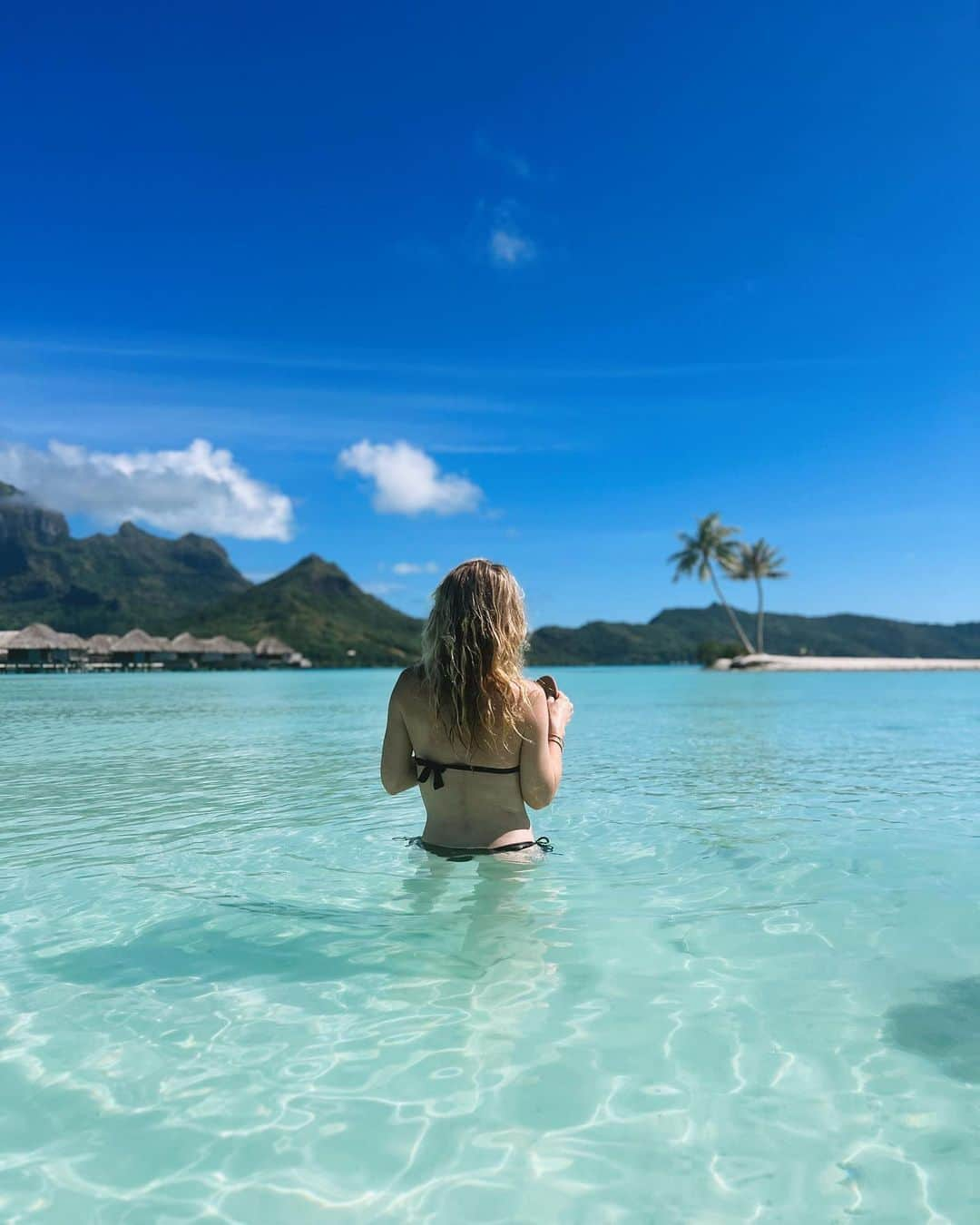 タラ・リピンスキーさんのインスタグラム写真 - (タラ・リピンスキーInstagram)「BYE Bora Bora! 👋🏻  You were good to us. 🌴🌊🥥  📍 @fsborabora  #borabora」5月22日 22時29分 - taralipinski