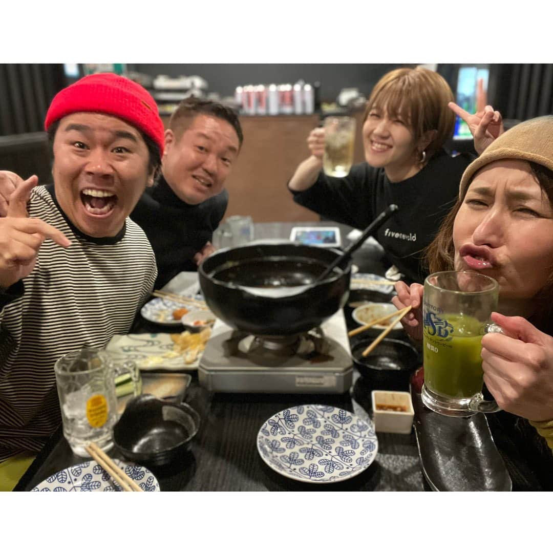 アンジェラ佐藤さんのインスタグラム写真 - (アンジェラ佐藤Instagram)「ココ最近お邪魔した食べ放題なーり！  1枚目〜 同じ事務所の芸人仲間とお邪魔した“海鮮居酒屋かりーな” ラジオパーソナリティの阿野洋介さんに、私と同期のちゃぼさん、そしてアーティストの金子智也さん！ 海鮮問屋が経営してるお店だけあって、お刺身が激ウマ！(勿論食べ放題✨) 美味しい料理で盛り上がり、なまら楽しかった〜( *´艸`)  4枚目〜 シャトレーゼガトーキングダムサッポロ、レストランヴィーニュの土日祝日限定ランチブッフェ！ ローストポークと道産じゃがいものバターソテーブルーベリーソース！ブルーベリーのさっぱりしたソース美味しい(*´～｀*)ŧ‹"ŧ‹"ŧ‹" 超絶トロットロの道産牛すじ肉が入ったカレーおかわりしまくり。。。🍛 ちなみにここの 道産いももちのソテー みたらし風が大好物であると狂喜乱舞しちゃう！ いももち好きなら要チェックですぞー！🥔  7枚目〜 GAjAすすきの店！ 美味しい焼肉はもちろん、仙台牛上カルビ寿司や明太海老マヨなどサイドメニューも色々食べ放題〜！！ ラインナップにサーモンユッケや、桜肉ユッケもあるの嬉し過ぎる✨✨✨ なんとGAJAさん、デザートブッフェコーナーがあって色んなケーキが食べ放題！スイーツ女子にはたまらない〜> ·̫ <  食べ放題天国札幌✨✨✨ 皆さんも是非チェックしてみてくださいね〜(*ˊᗜˋ)  ＃札幌食べ放題 ＃海鮮居酒屋かりーな ＃シャトレーゼガトーキングダムサッポロ ＃GAJAすすきの ＃いつもたくさん食べさせていただきありがとうございます #北海道吃到飽 #北海道好吃 #ヒンナヒンナ」5月22日 22時39分 - angela_satou