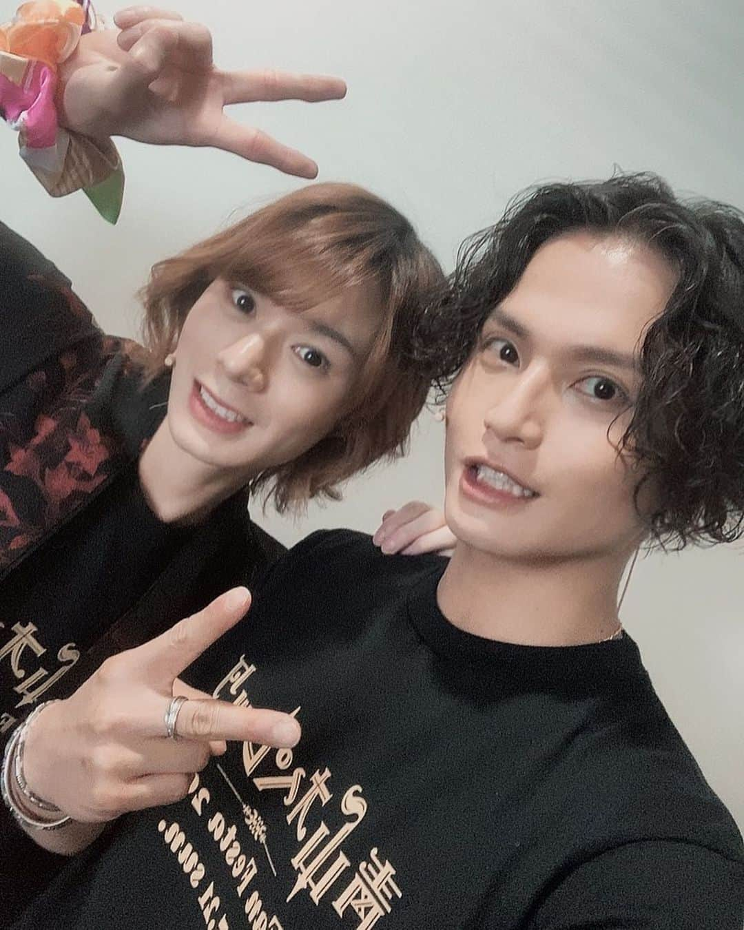 友常勇気さんのインスタグラム写真 - (友常勇気Instagram)「Thank you for coming yesterday🥳🎉 改めまして、 青山オペレッタ ファンフェスタ2023 ご来場頂き誠にありがとうございました😭 初の有観客でのイベント❕本当にこの時を心待ちにしてました😆🎉 コロナ中から始まった青山オペレッタ… 本当に、込み上げて来るものがあります。応援してくれているソーレのみんなには心から感謝です。 今後とも、青山オペレッタを何卒宜しくお願いします☺️❤️❤️❤️ 今日はラジオペ収録行ってきました😁👍6月1日放送なので、是非聴いてね🤩 沢山イベントについて語ってきた😁✨✨ #青山オペレッタ #青オペ #ラジオペ #ラジオ #イベント #ご来場ありがとうございました  #感謝 #友常勇気 #長江崚行  #中山優貴 #大隅勇太 #大平峻也  #輝山立  #設楽銀河 #フクシノブキ #岸洋佑 #堀海登  #利根健太朗  #小林竜之  p.s 写真沢山撮ったのでまた載せます🥳」5月22日 22時40分 - yuki_tomotsune