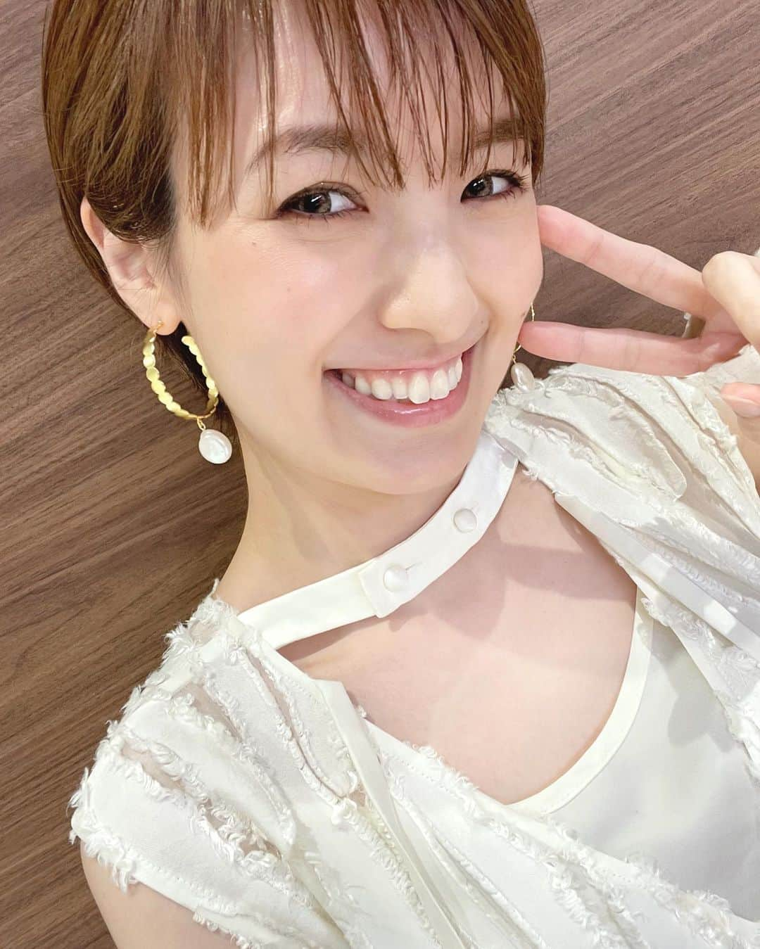 南明奈さんのインスタグラム写真 - (南明奈Instagram)「プチブランチ衣装✨  写真1・2枚目 ワンピース @snidel_official サンダル @reedit_official @the.pr_ ピアス @caki.jewelry リング @enn._official  写真3・4・5枚目 トップス、スカート @createclair @the.pr_ ブーツ @randa_pic イヤカフ(チェーン付き) @haku_fleur イヤカフ @ajinco_style  写真6・7枚目 トップス、アームカバー @aoiwanaka.official スカート　 @jilky_official ピアス @miina.gems  写真8・9枚目 セットアップ @avie_andensal ピアス @kumpel_by_p 靴 @randa_pic」5月22日 22時46分 - akinaminami