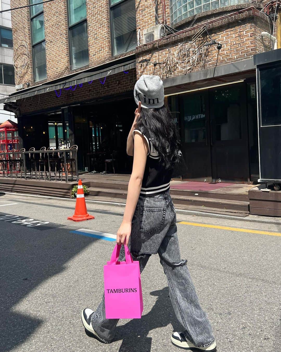 えみ姉のインスタグラム：「ㅤ 韓国でする買い物が一番たーのしー ㅤ ショッピングが生きがいさー🌹 ㅤ ㅤ」
