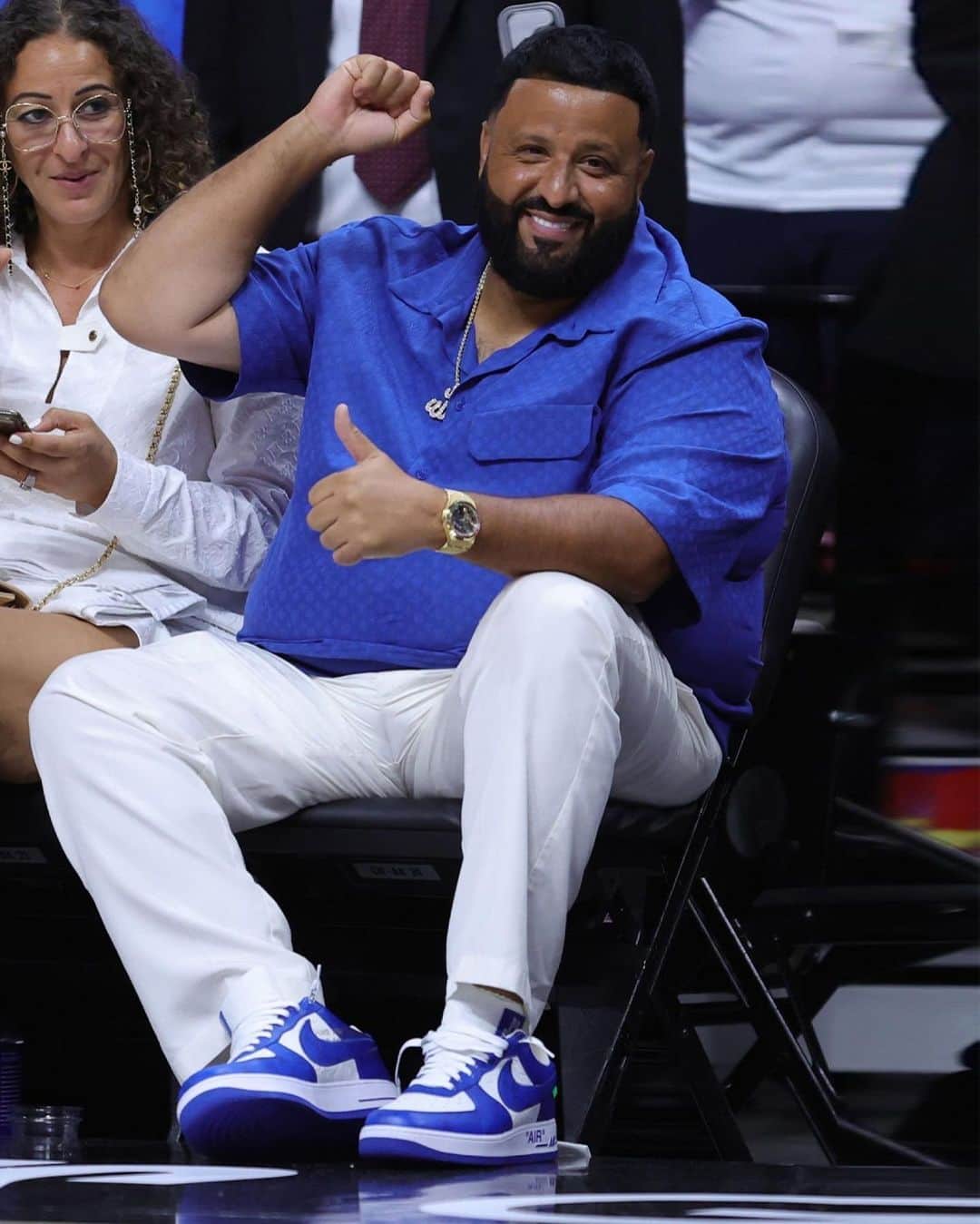 Nice Kicksさんのインスタグラム写真 - (Nice KicksInstagram)「Golfer, producer, and DJ, @djkhaled brought out the blue Louis Vuitton x Nike Air Force 1s courtside at the Miami Heat playoff game 🔥🔵」5月22日 22時49分 - nicekicks