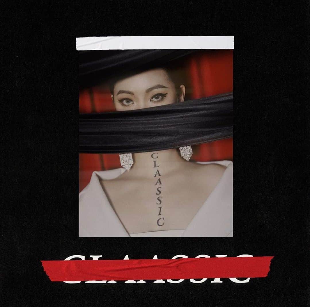 SAY のインスタグラム：「CLAASSIC the 5th anniversary🫀 변함없이 사랑 주셔서 고맙습니다 앞으로도 쭉 본업 충실🫡⚡️」