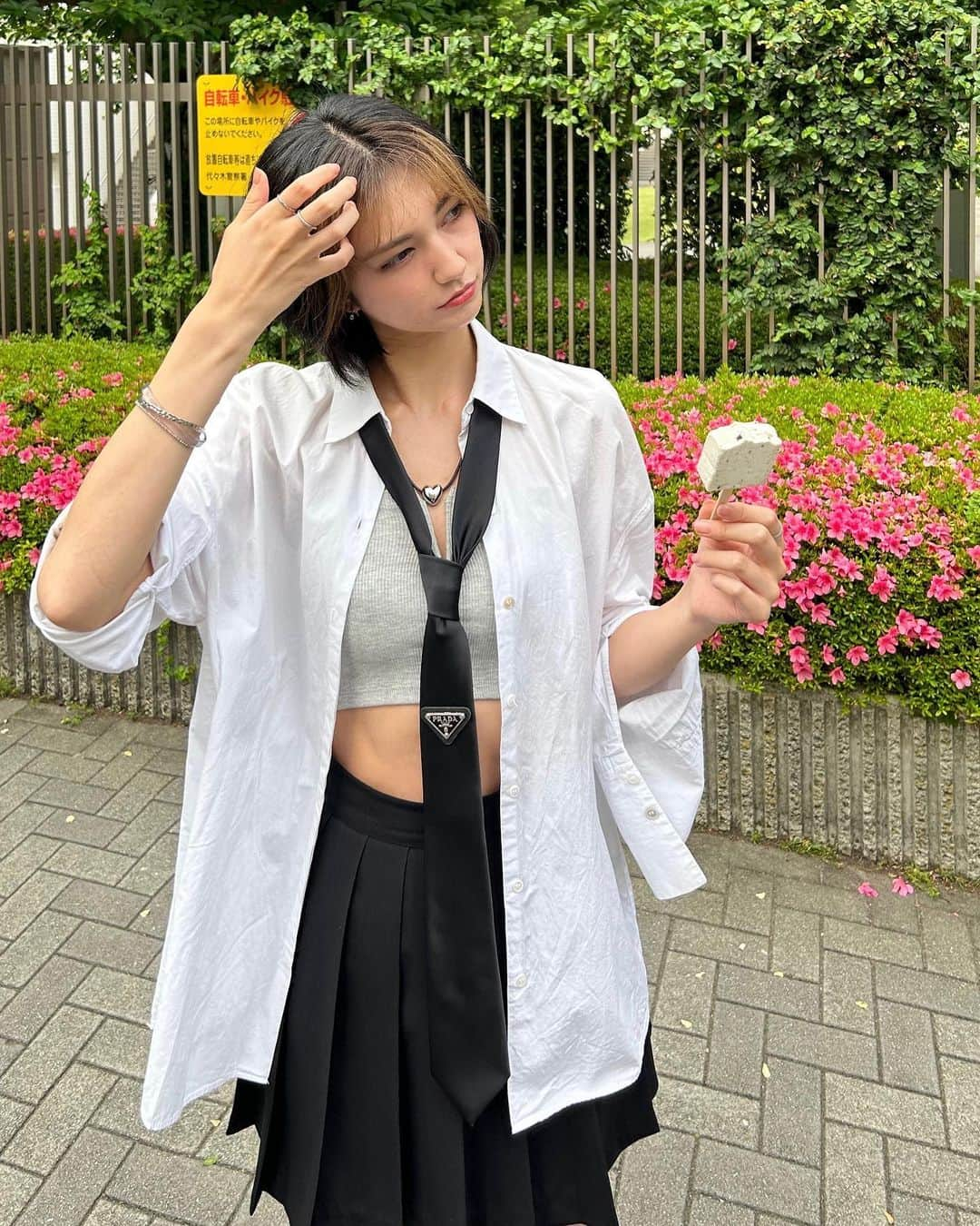 希花さんのインスタグラム写真 - (希花Instagram)「Ice cream break is must on the day of sewing, right?🫨」5月22日 22時55分 - snowdropkiana