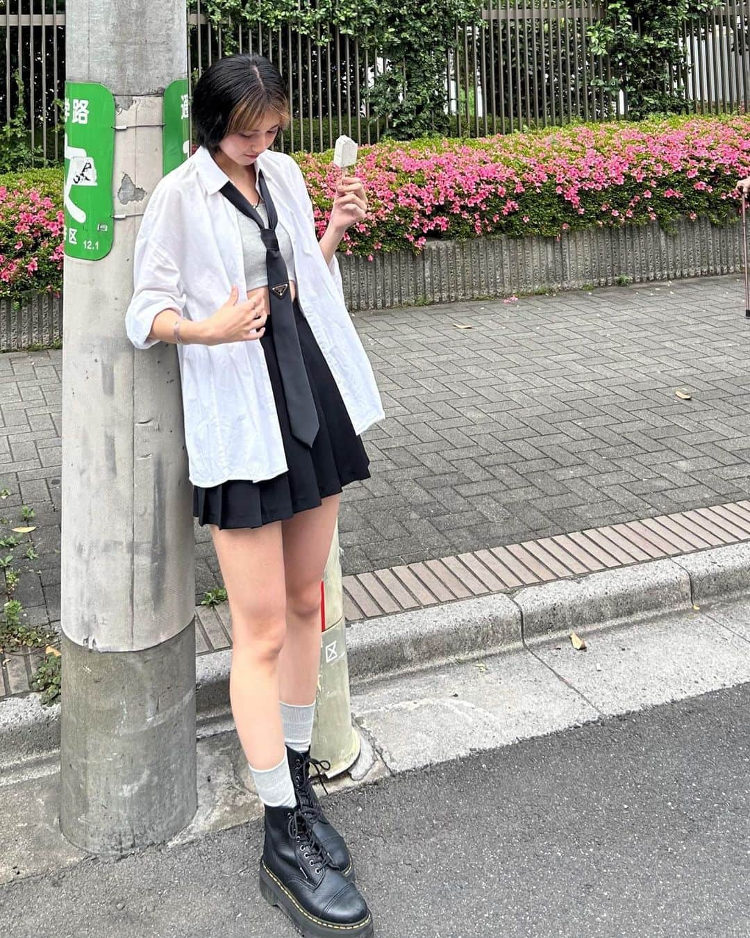 希花さんのインスタグラム写真 - (希花Instagram)「Ice cream break is must on the day of sewing, right?🫨」5月22日 22時55分 - snowdropkiana