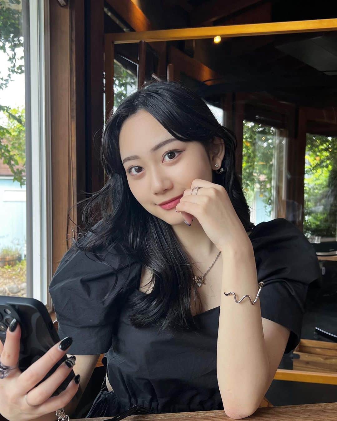 坂田琴音のインスタグラム：「穴場カフェみつけた🖤☕️」