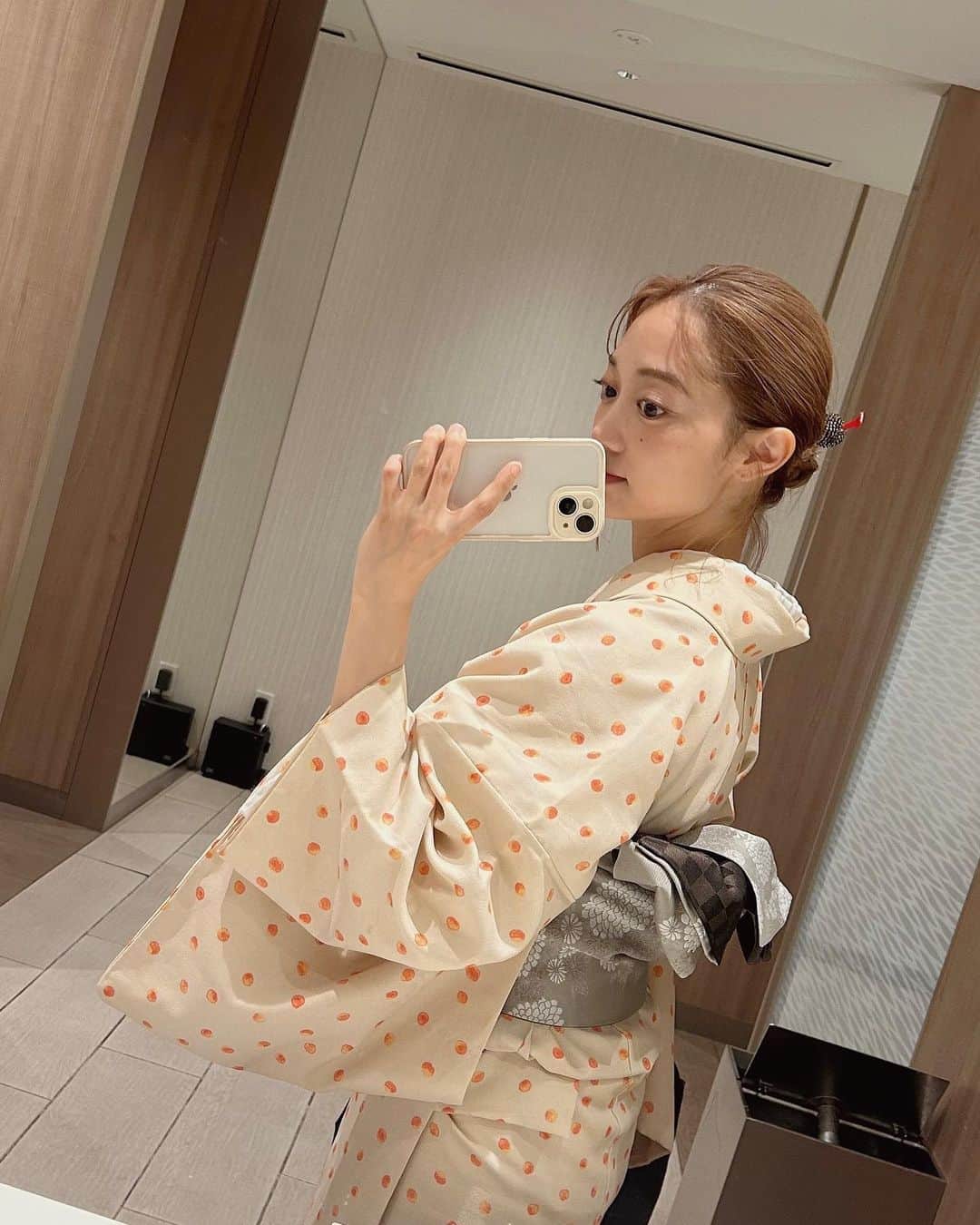 市岡麻美さんのインスタグラム写真 - (市岡麻美Instagram)「久々に着物きたので記念に👘 ああ、早く娘に会いたい…っ👶  #着物#kimono」5月22日 22時57分 - asamiichioka