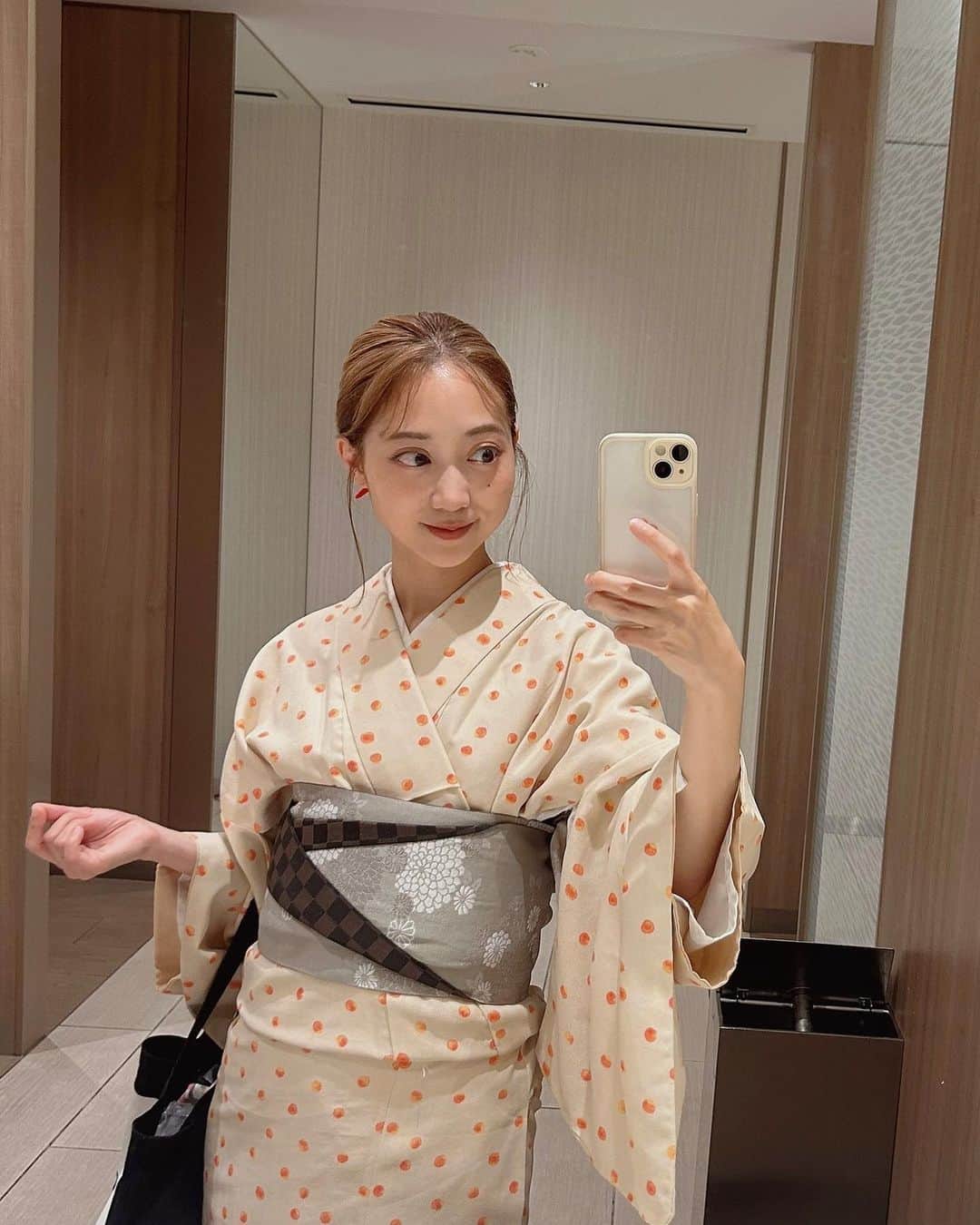 市岡麻美のインスタグラム：「久々に着物きたので記念に👘 ああ、早く娘に会いたい…っ👶  #着物#kimono」