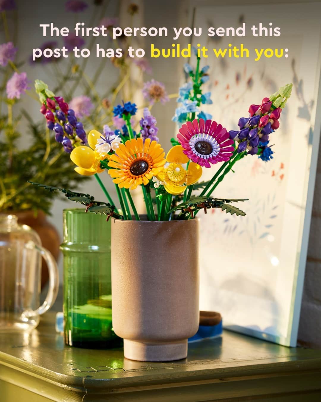 LEGOさんのインスタグラム写真 - (LEGOInstagram)「Who would you build this with? 🌼   #LEGO #Flowers #Memes」5月22日 23時00分 - lego