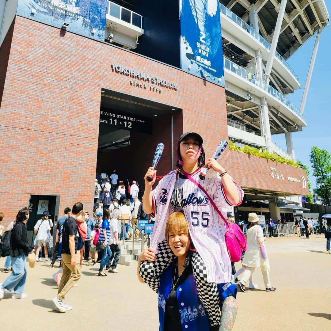 DASH・チサコさんのインスタグラム写真 - (DASH・チサコInstagram)「ちょー楽しかった！⚾️🐦♡   #横浜スタジアム  #すわほー  #スワローズ  #swallows  #さあ行こう  #村神様  #村上宗隆  #大好き  #先輩 #仙女  #sendaigirlspro #女子プロレス #プロレス #SENJO #dashchisako @natsuki_taiyo」5月22日 23時01分 - dashchisako