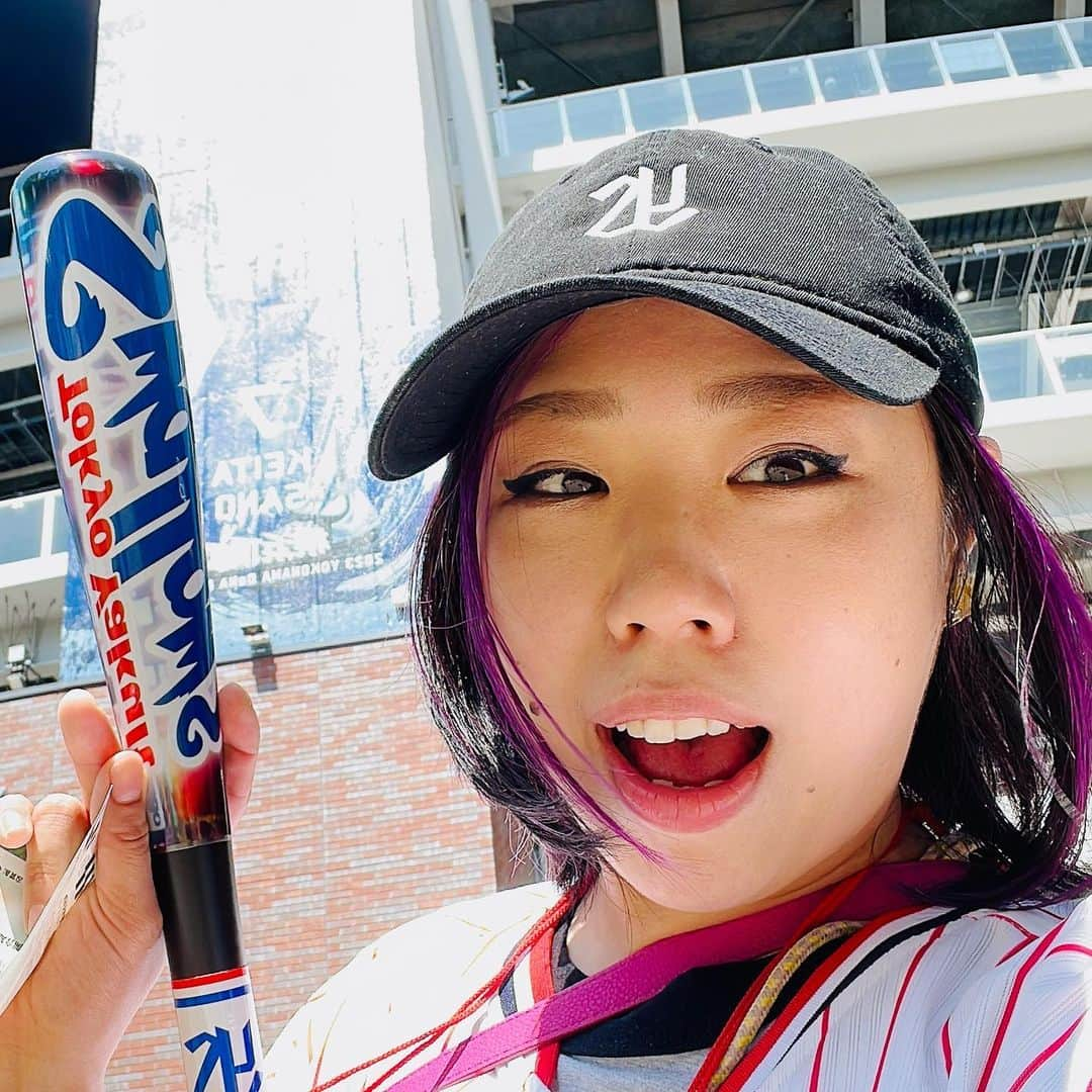 DASH・チサコさんのインスタグラム写真 - (DASH・チサコInstagram)「ちょー楽しかった！⚾️🐦♡   #横浜スタジアム  #すわほー  #スワローズ  #swallows  #さあ行こう  #村神様  #村上宗隆  #大好き  #先輩 #仙女  #sendaigirlspro #女子プロレス #プロレス #SENJO #dashchisako @natsuki_taiyo」5月22日 23時01分 - dashchisako