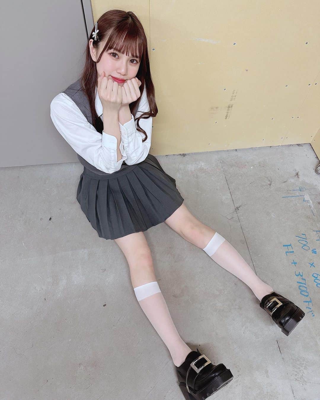 夢咲りりあのインスタグラム：「韓国制服風♡   #学生服  #制服  #韓国制服  #グレーセットアップ  #ネクタイ  #セルカ  #instagram  #instagood  #しえる  #アイドル  #idol」