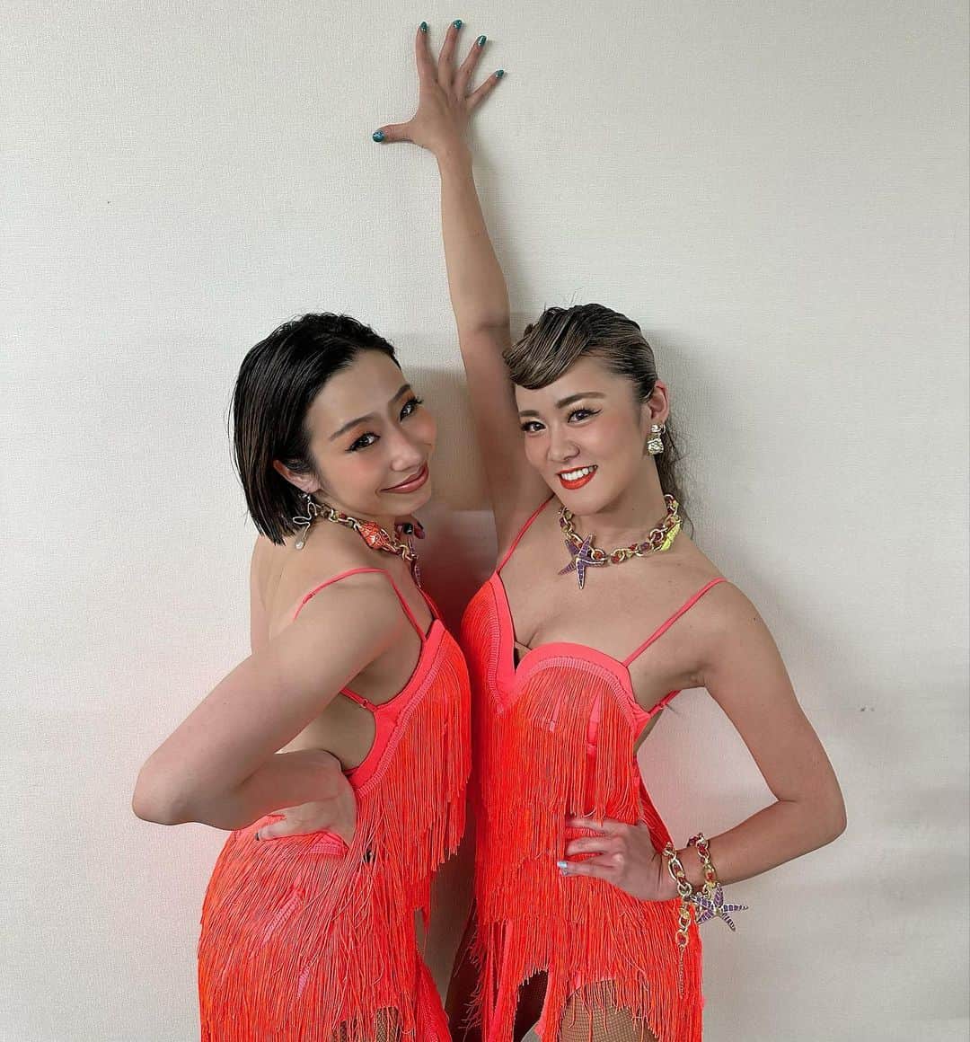 REIKAのインスタグラム：「いつもありがとう🧡🧡🧡  @rinachangoo   @diorama_dance_studio  サブディレクターとして  @unknownlegs_tokyo  チームメンバーとして  今一番一緒にいるリナちゃん🧡  ほんとに真面目で心優しくて、 サポートしてくれて、 ほんとにありがとう🧡🍀🧡🍀  #latindance #teammates #唯一無二の存在 #感謝 #🧡」
