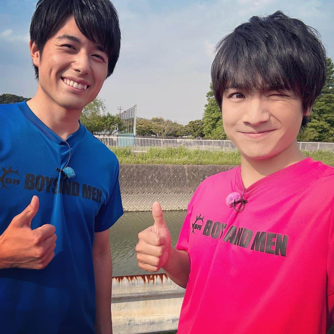 本田剛文さんのインスタグラム写真 - (本田剛文Instagram)「この二人でロケでした！ とある高校へ！  道ゆく生徒さん達にキャーキャー言われて もみくちゃに……  なりませんでした！ うんともすんとも！！！  #精進 #します #目指せ #スター #高校 #青春 #部活  #ボイメン #勇翔 #本田剛文」5月22日 23時08分 - boymen_honda