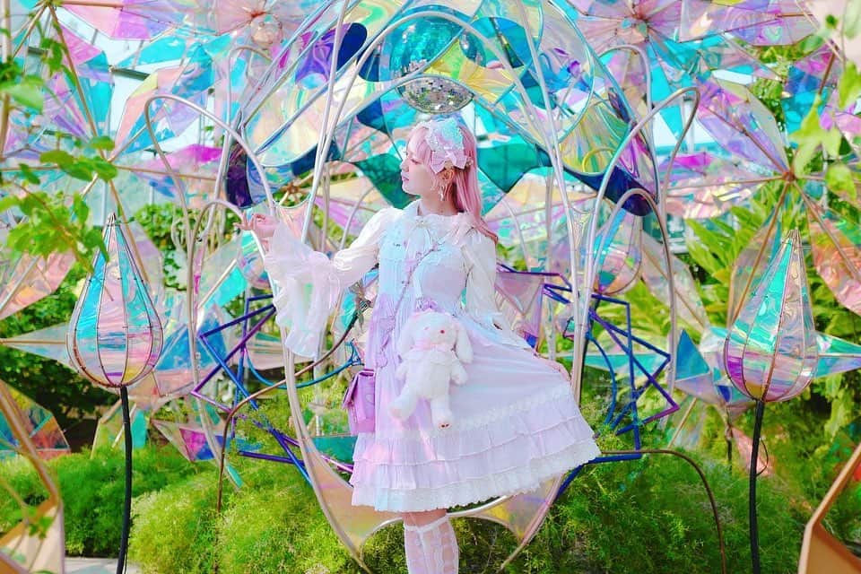 水森依音さんのインスタグラム写真 - (水森依音Instagram)「🫧🫧🫧   #京成バラ園  #babythestarsshinebright   #LOLiTA  #ロリータ  #ロリィタ  #ロリヰタ  #うさくみゃちゃん  #ヘッドドレス  #angelicpretty  #harajukufashion  #kawaiifashion」5月22日 23時13分 - ion_mizumori