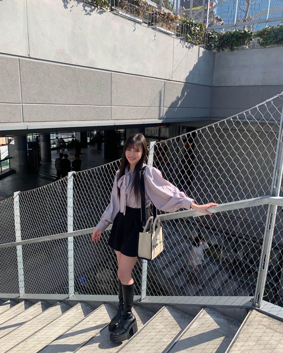 増田小春のインスタグラム：「2ヶ月前の💞📸 ちなみに1年前に載せようとして温めていた写真とか 山ほどあります。笑  どうしてすぐ載せないの！笑  #こはる #fashion #makeup #grl #grlコーデ #marcjacobs #宮下パーク」