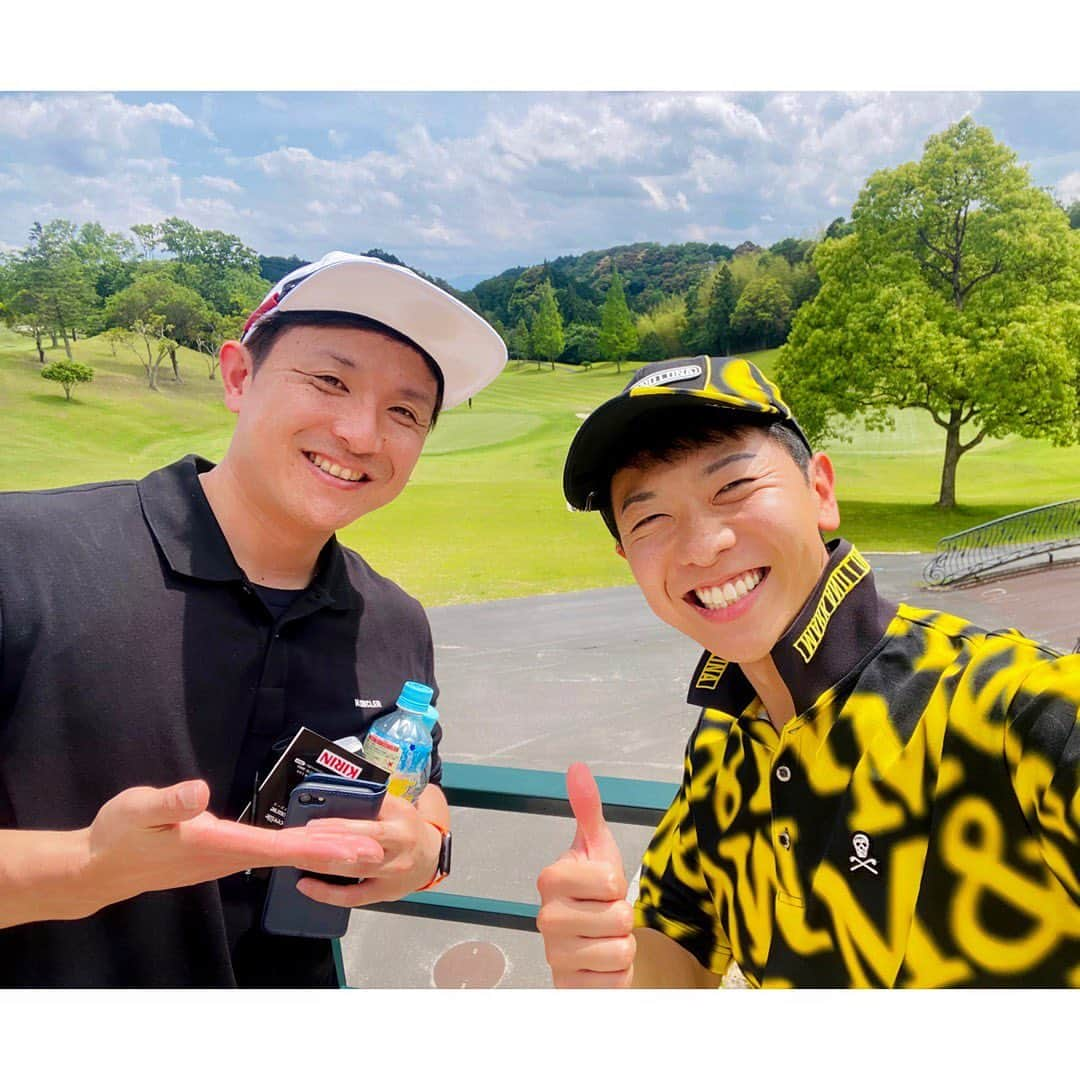 上坂嵩さんのインスタグラム写真 - (上坂嵩Instagram)「江川智晃さん⚾️ . 昨日のゴルフコンペ⛳️ 元 #福岡ソフトバンクホークス の #江川智晃 さんと久々のラウンドでした⚾️✨ . 現在は、三重県伊勢市で 豚専門の精肉業をしている江川さん🐷 . とても優しくて素敵な方で、 ゴルフを通じて仲良くさせてもらっています🍀 . . #まるとも荒木田商店 #四十三番 #一志SPポーク #ポーク #豚肉 #とんかつ #三重県 #三重 #伊勢市 #津市 #一志町 #トーシンプリンスビル #三重ゴルフ #三重 #愛知ゴルファー #東海ゴルファー  #休日ゴルフ #週末ゴルファー  #ゴルフ #golf #ゴルフ好きな人と繋がりたい  #ゴルフ好き #ゴルフコーデ #ゴルフ男子 #メーテレ #アップ #アナウンサー #フィールドキャスター #上坂嵩」5月22日 23時23分 - takashi_uesaka_nbn